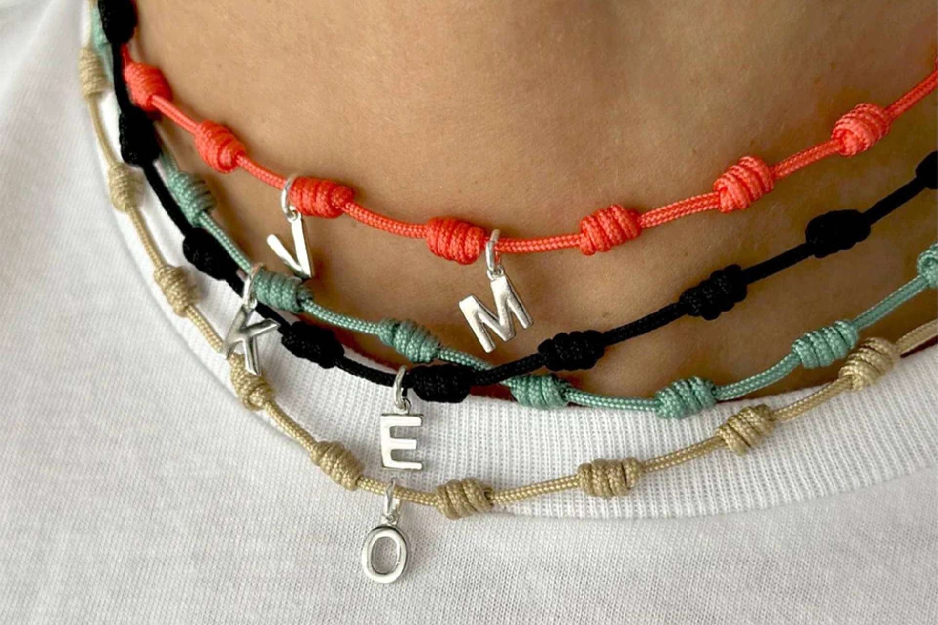 La firma Anitials y su extenso catálogo de collares con iniciales