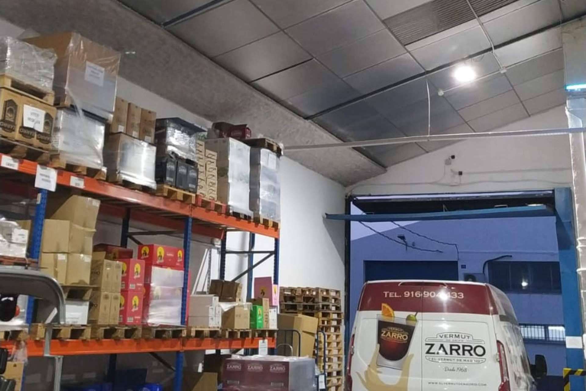 ÓptimaLED se encarga de la iluminación de naves industriales de Vermut Zarro