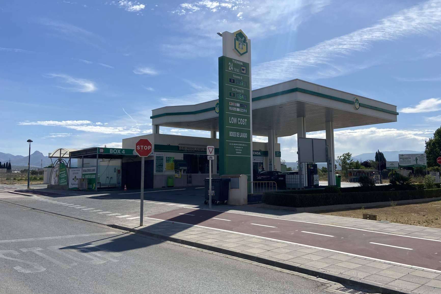 ¿Dónde encontrar gasolineras low cost en Granada? E.S. El Molino