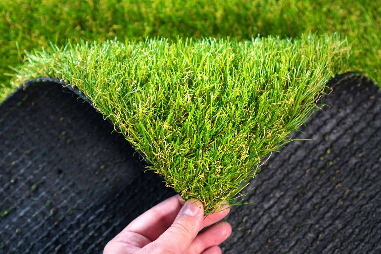 En JardínVertical.es es posible elegir un rollo césped artificial