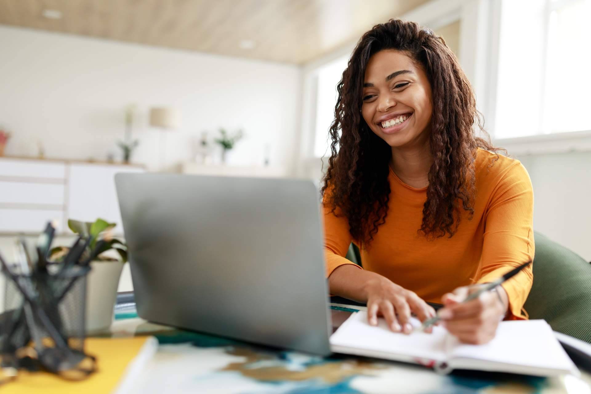 Realización de trabajos universitarios con el servicio que ofrece ApruebaTodo