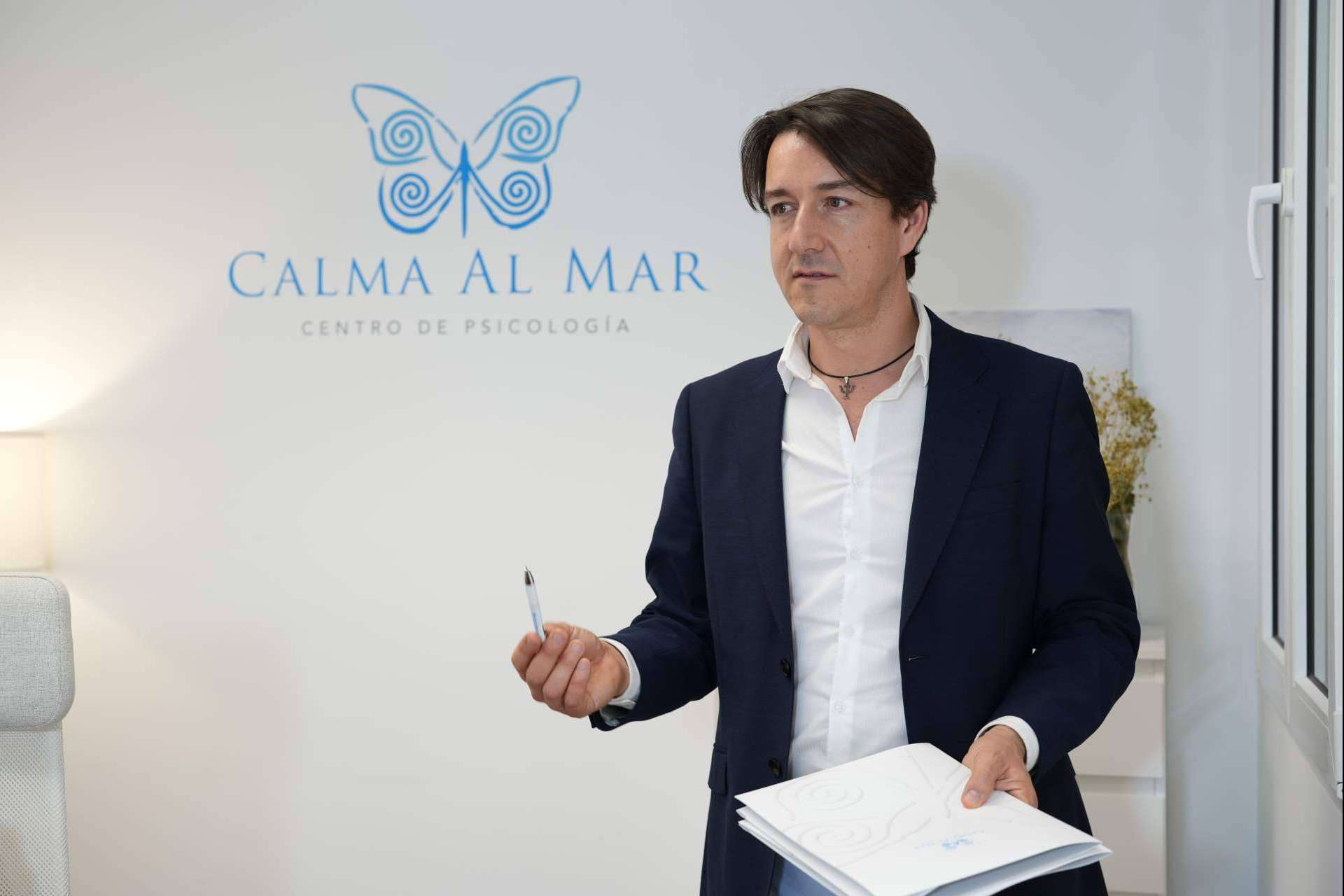 ¿Qué sucede si no se ofrece atención psicológica a una persona en riesgo de suicidio? Calma Al Mar lo explica