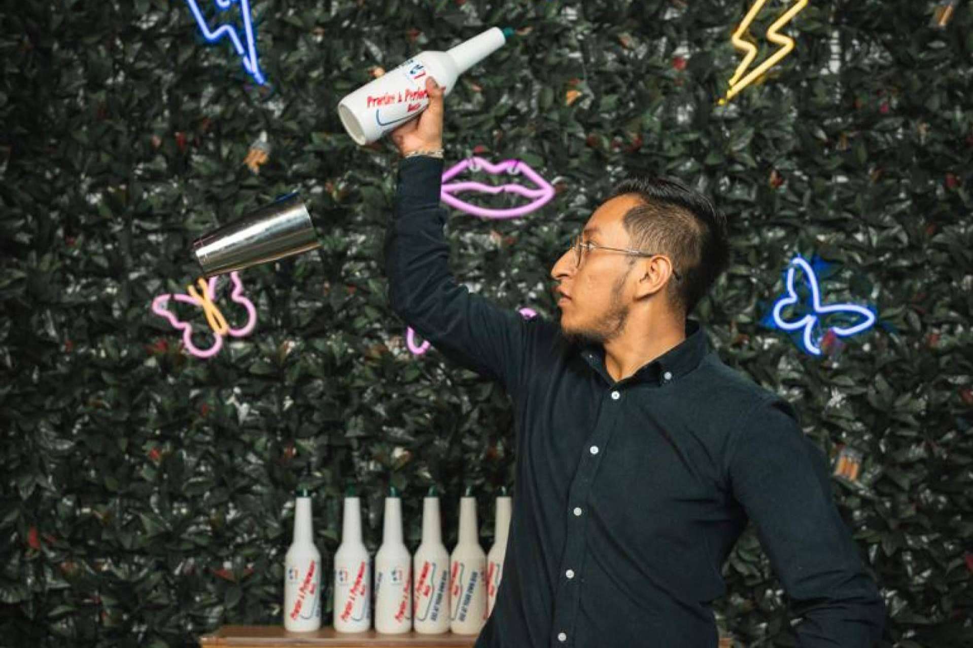 Cómo dar un salto en la carrera de bartending con el Curso Working Flair de ESCOM