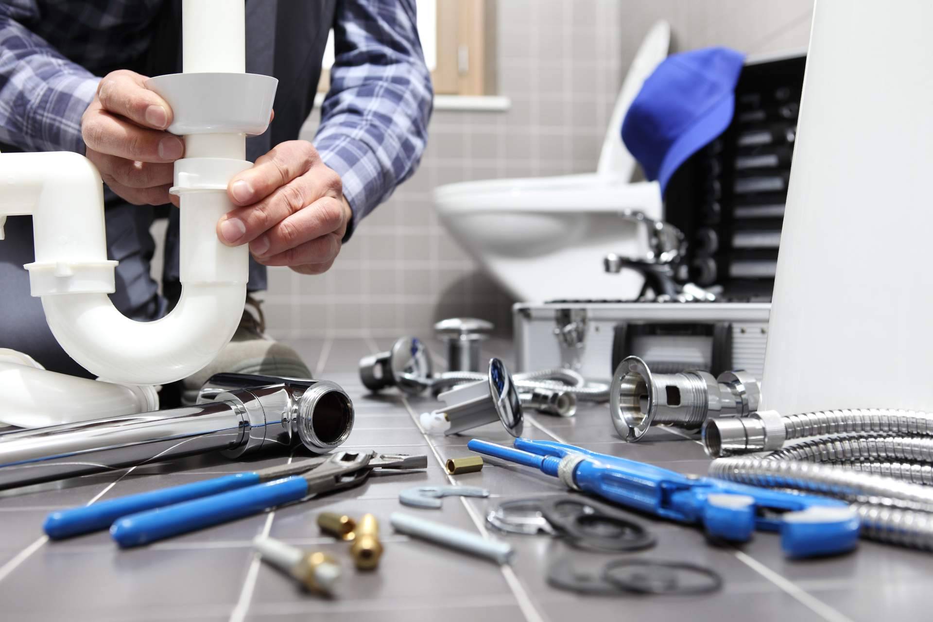 Electricidad, fontanería y climatización. Técnicos autorizados, boletines y certificaciones