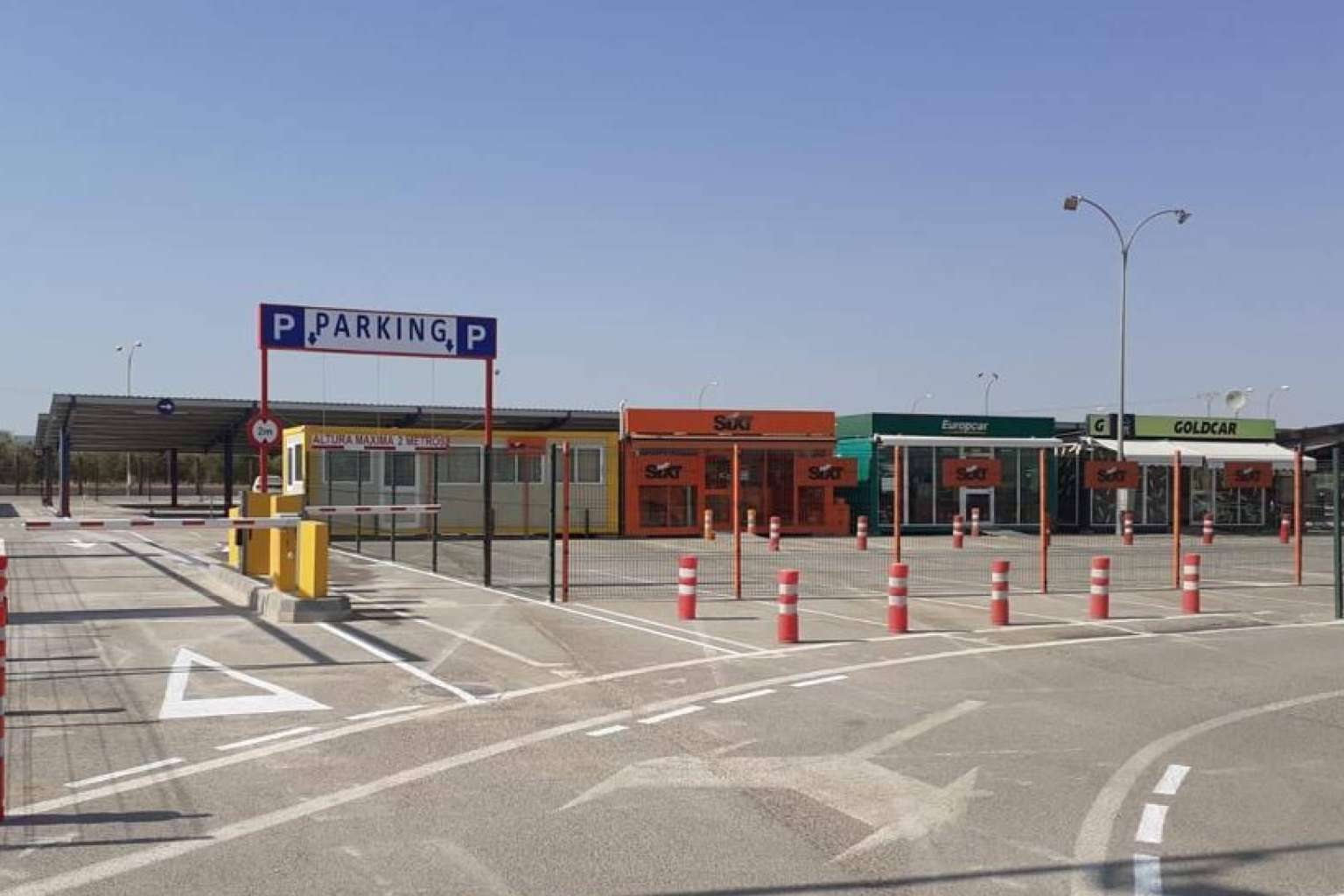 Dejar el coche en buenas manos antes de coger un vuelo en el aparcamiento  de Grupo Cariño del aeropuerto de Granada
