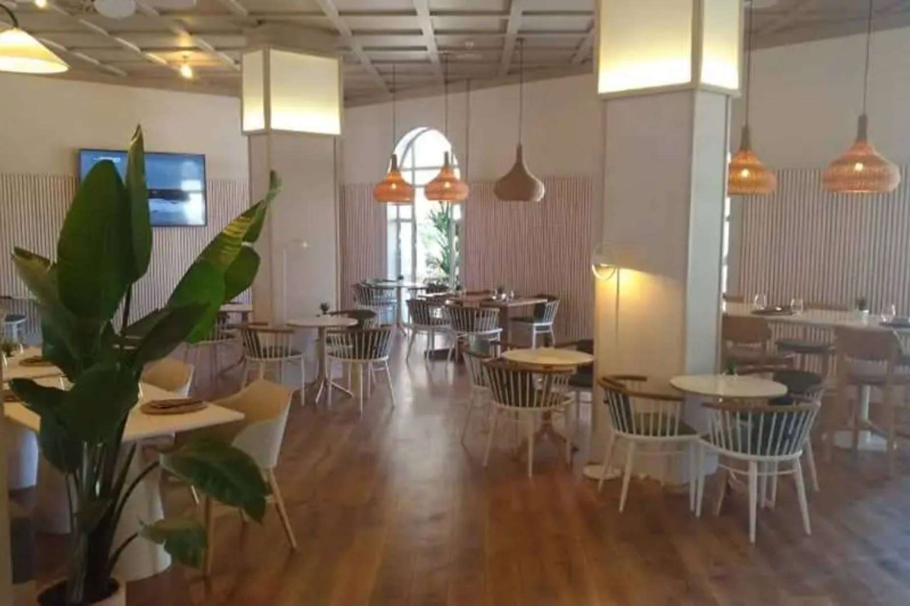 Galvañ Lacados ofrece la restauración de muebles de madera