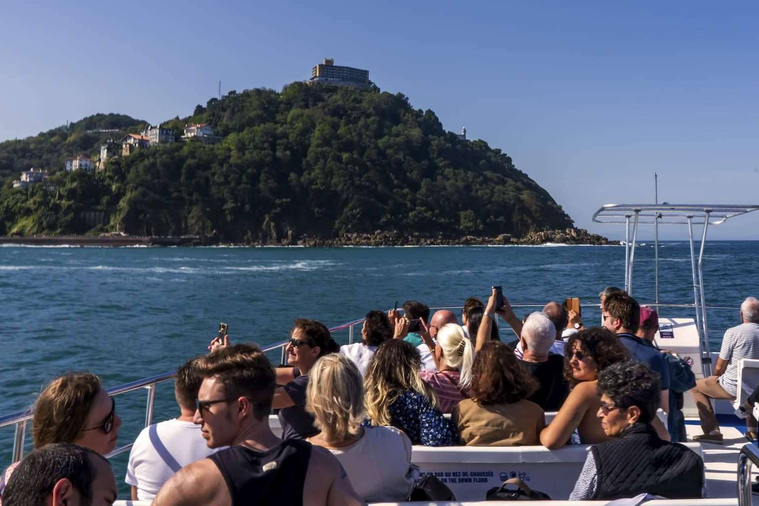 Grupos escolares a bordo del servicio turístico marítimo de Ciudad San Sebastián