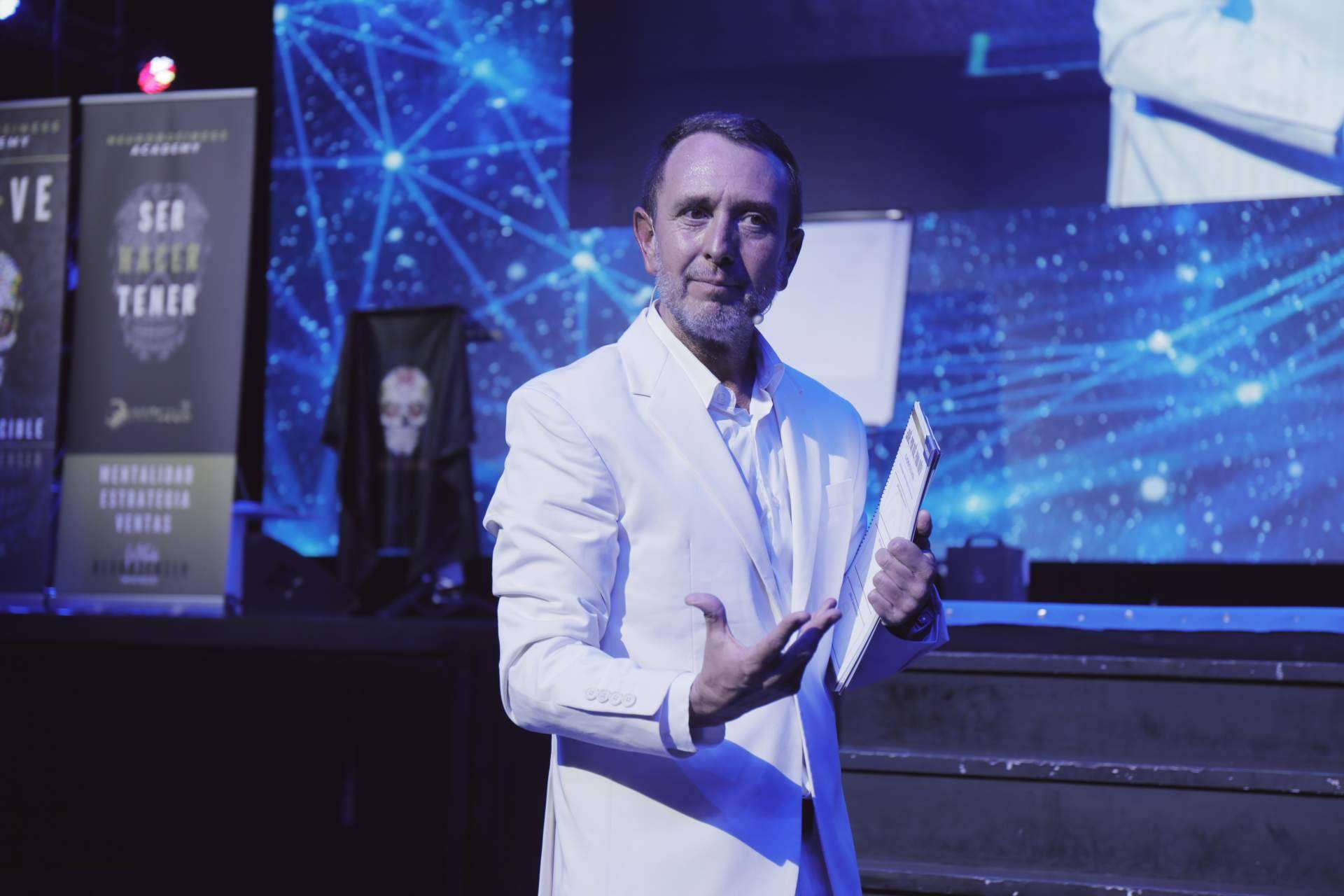 La inteligencia artificial como estrategia de ventas se aprende con Neurosenser
