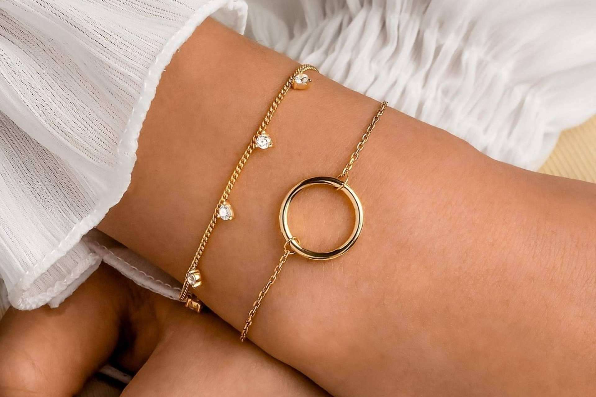Le Petite Marie incluye en su catálogo pulseras hermanas bañadas en oro