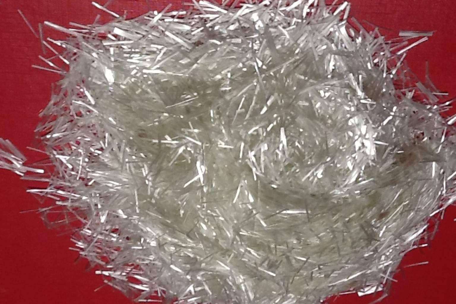 Escoger entre microfibras y macrofibras en hormigón