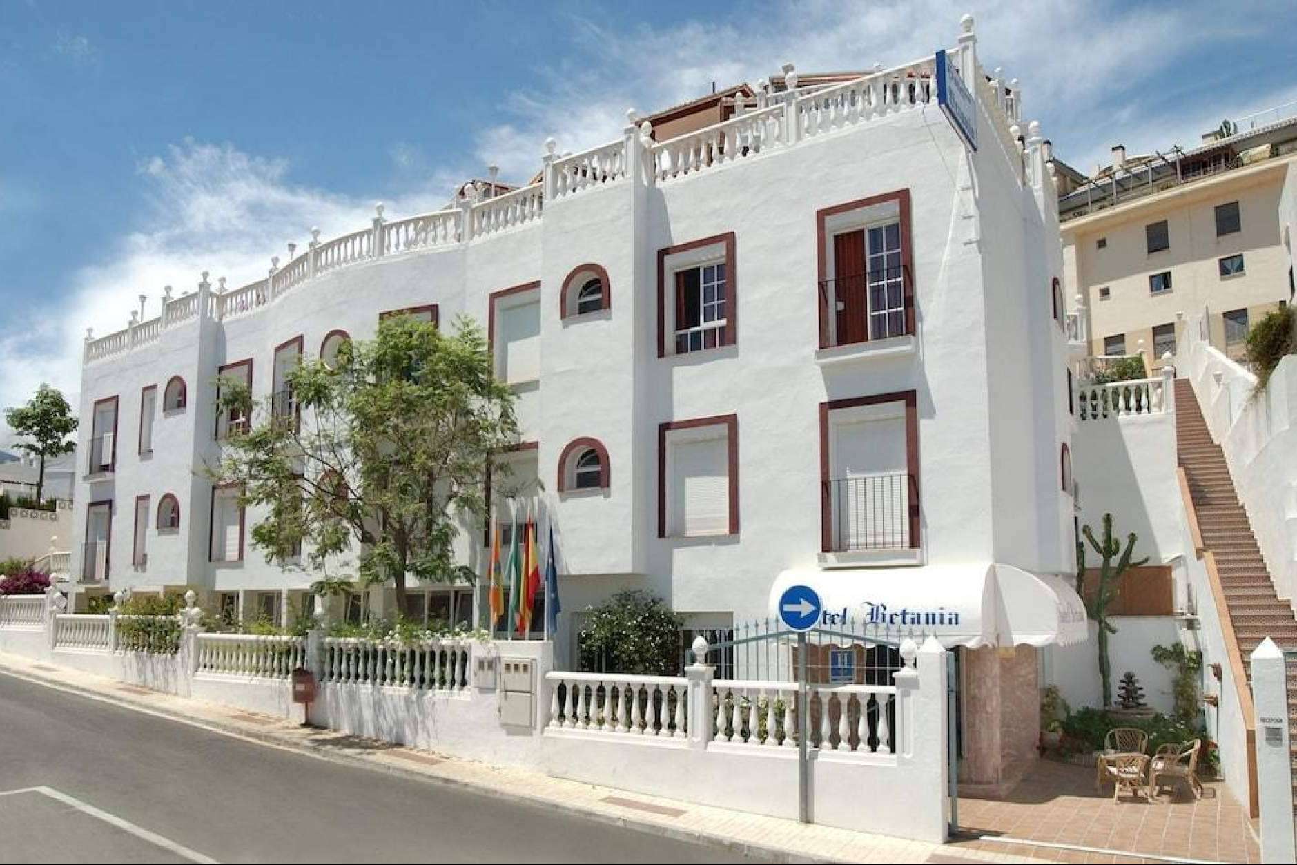 Las ventajas de contar con un alojamiento Benalmádena situado a tan solo 150 metros de la playa como Hotel Betania