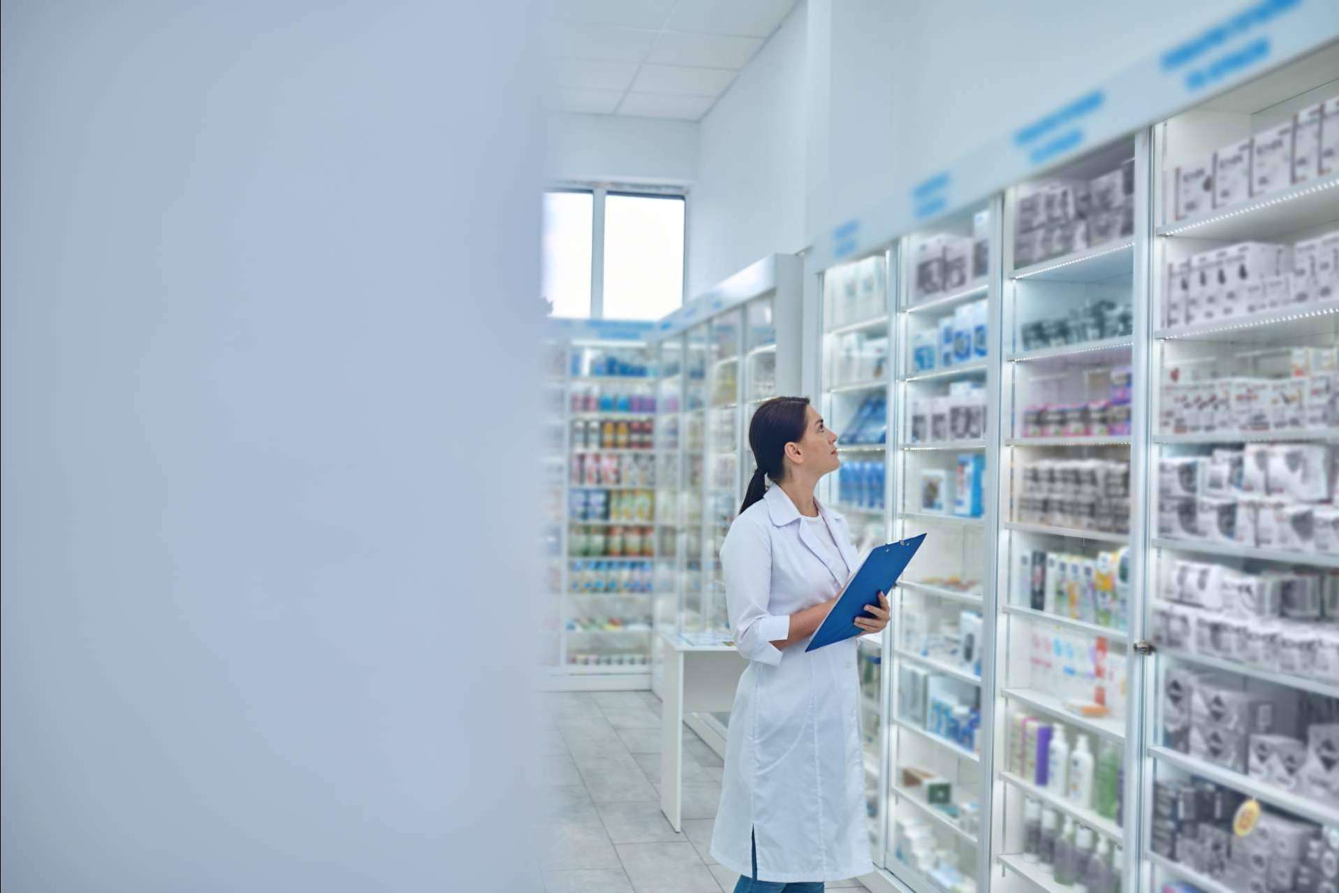 ¿Cuáles son los aspectos legales a tener en consideración en la compraventa de farmacias? Urbagesa Farmacias lo explica