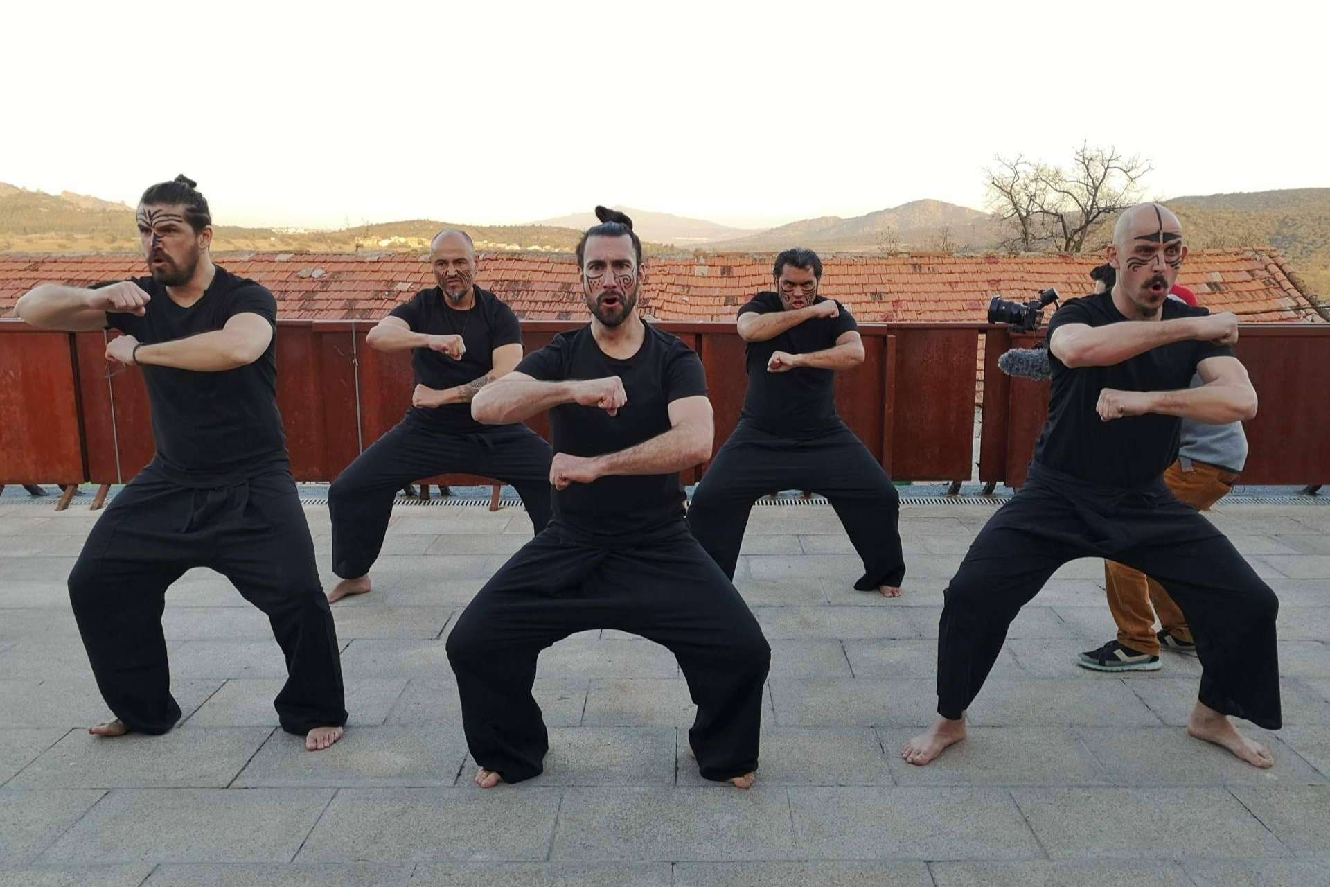 De la tradición maorí a la sala de juntas; la haka revoluciona las dinámicas de team building