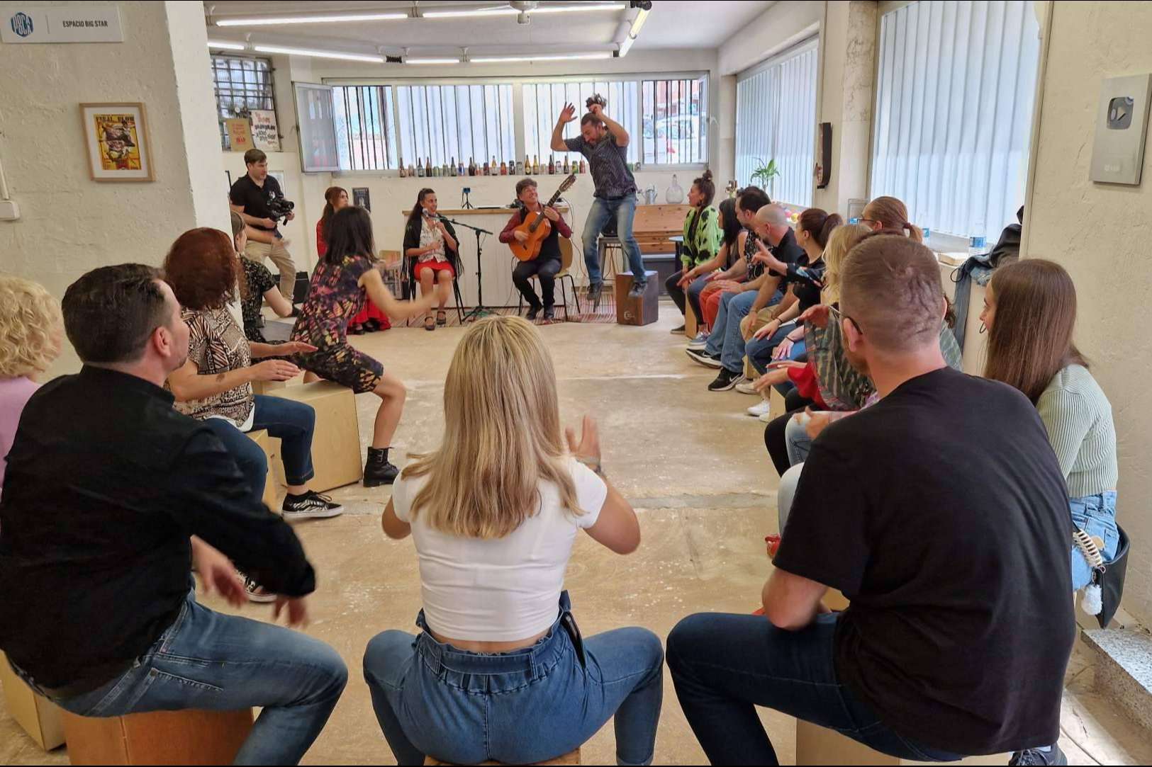 Integrando equipos a través de la percusión; Sinergia Sonora