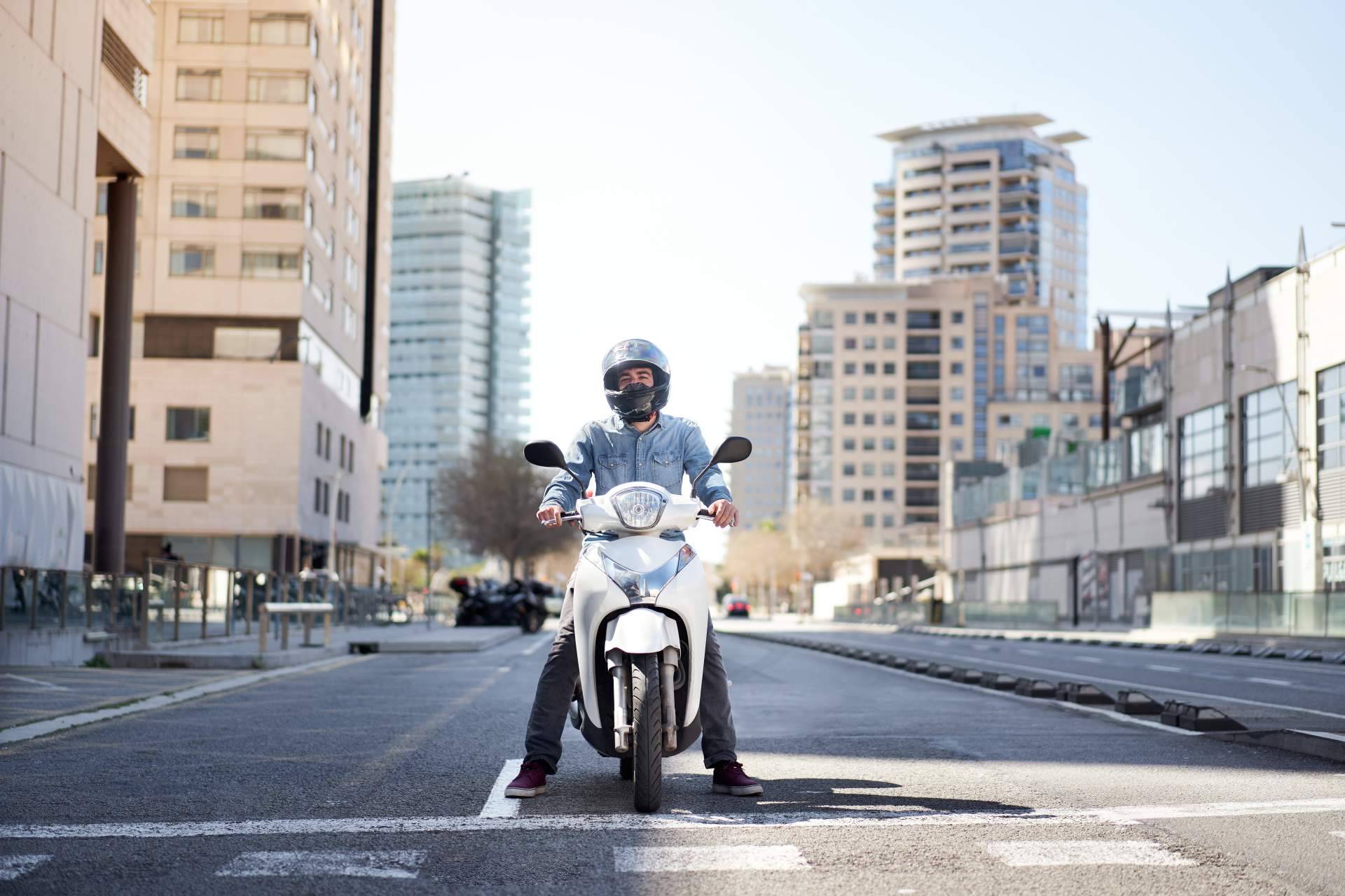 Cuáles son los orígenes, evolución y modelos que existen hoy en día de las scooters, una inolvidable moto