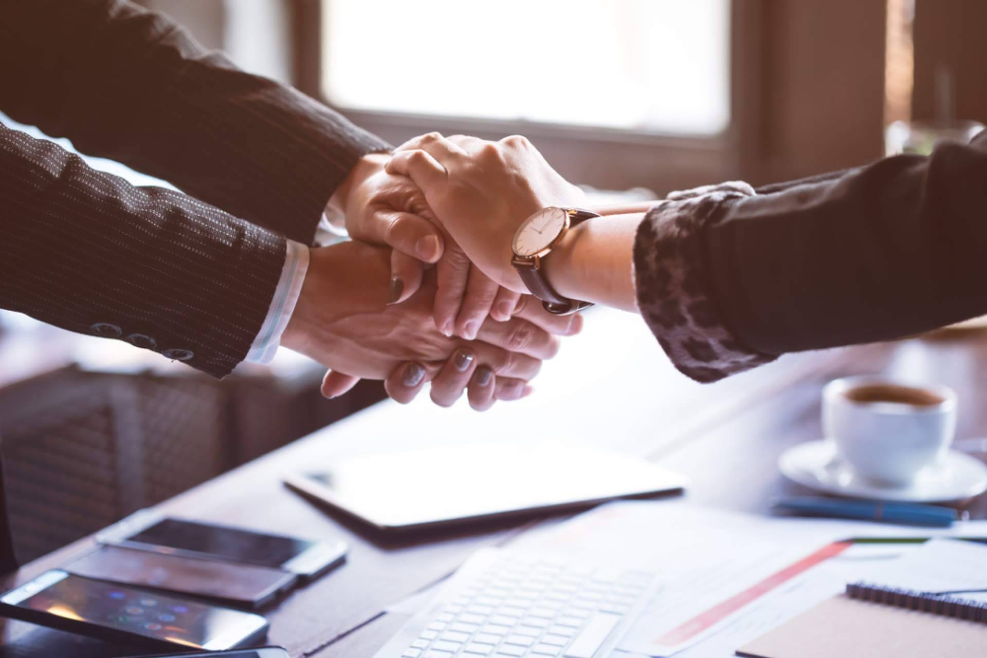 ¿Cuál es la mejor opción para una empresa? Factoring o préstamos bancarios
