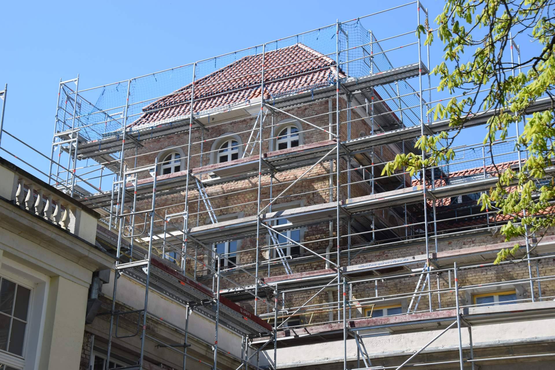 Comunidades de vecinos; reformas y rehabilitación de fachadas. La empresa Edificándote les podría hacer ahorrar dinero