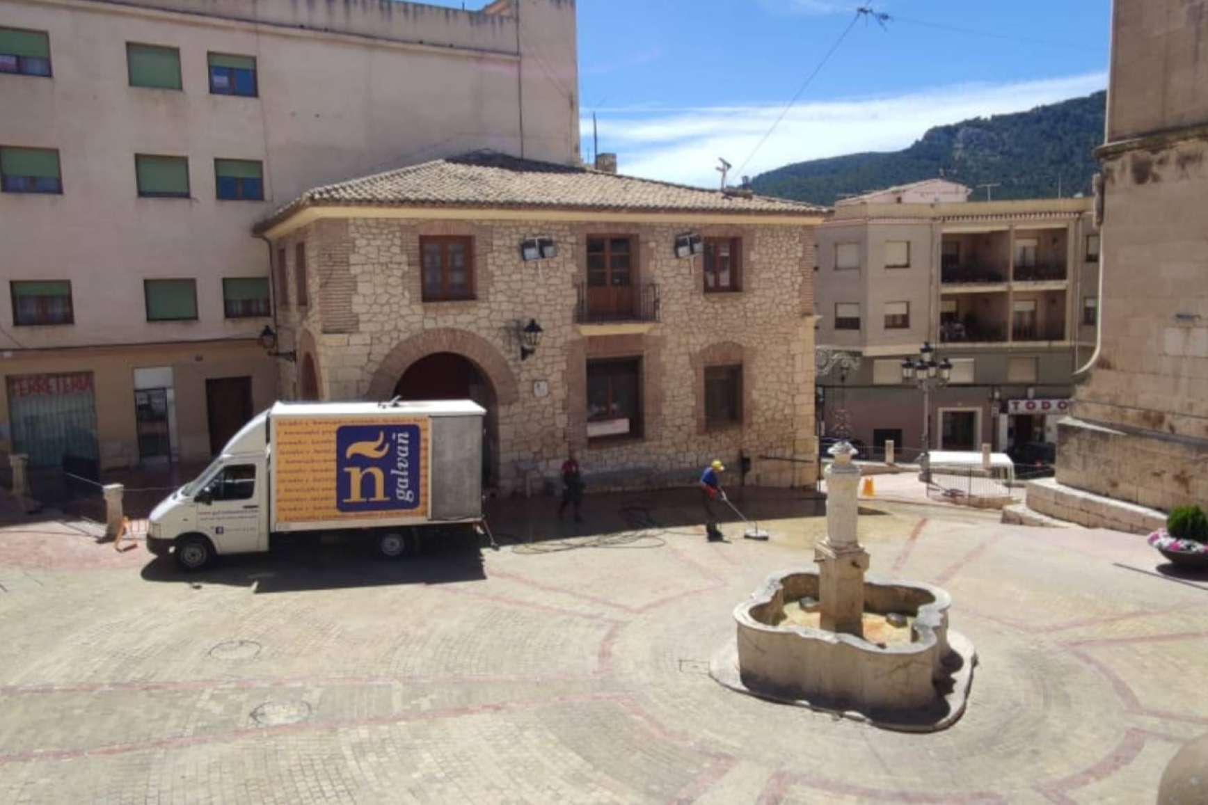 Los especialistas en servicios de mantenimiento y limpieza de mobiliario urbano de Galvañ Lacados