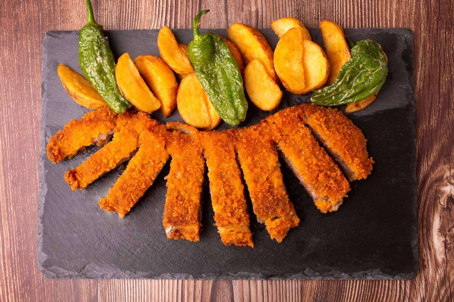 Degustar deliciosos cachopos en los locales Kachopo King