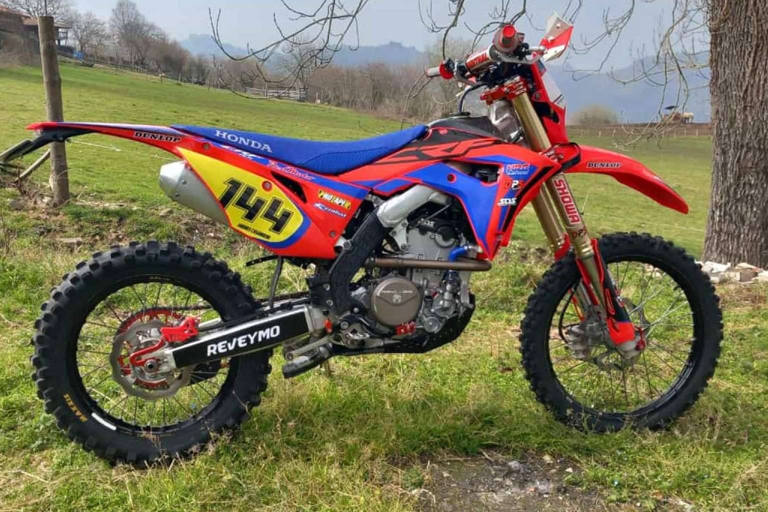 ADHESIVOSEMBARRADOS ofrece numerosos adhesivos motocross