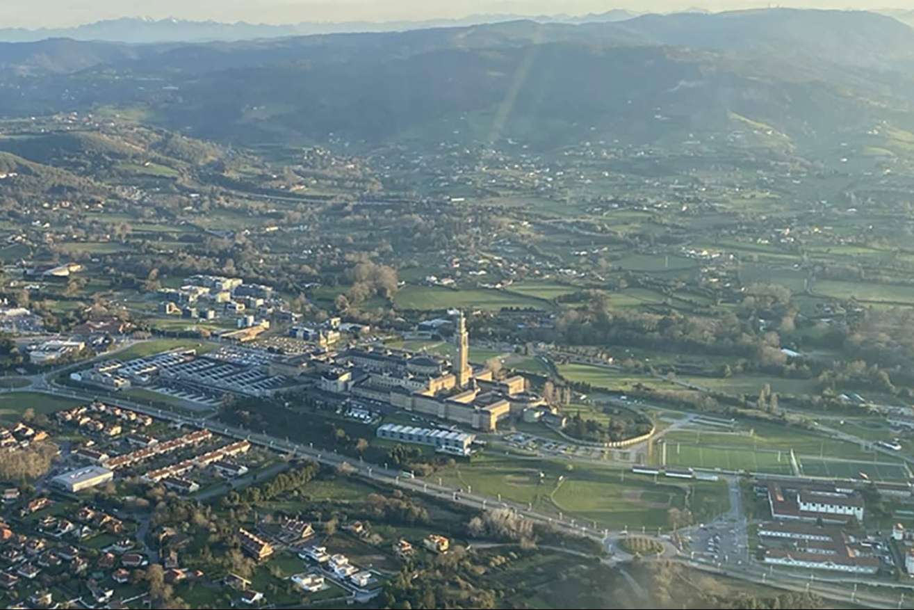 ¿Qué lugares de España son los más adecuados y atractivos para practicar el vuelo en avión ultraligero?