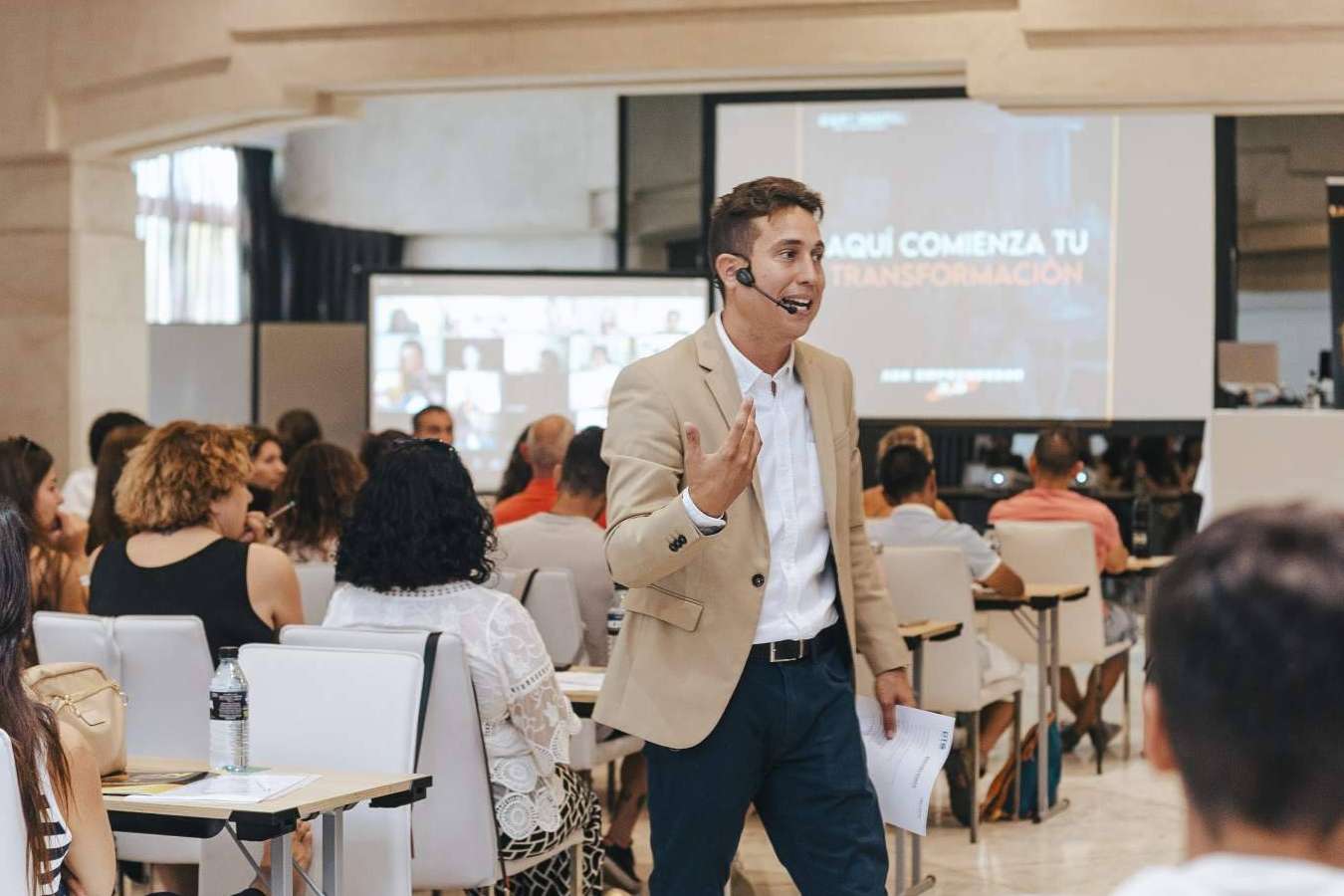 Escuela Consciente es una plataforma que se centra en crear un movimiento consciente