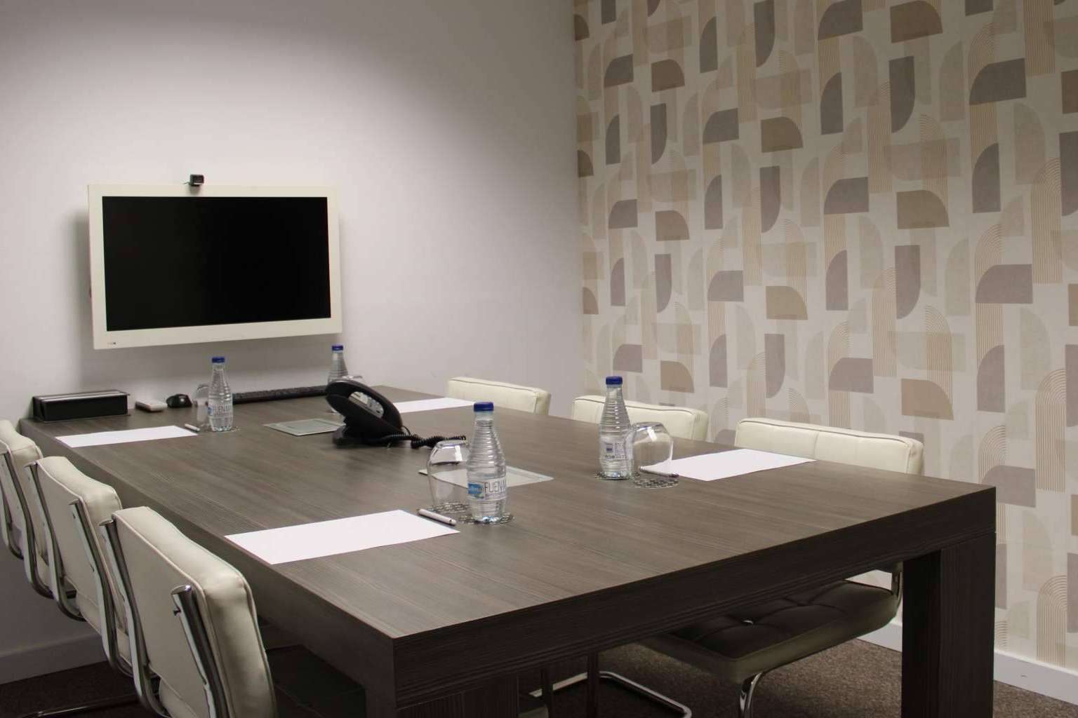 Domiciliaciones fiscales y bonos de despachos y salas, con Comfort Business Barcelona