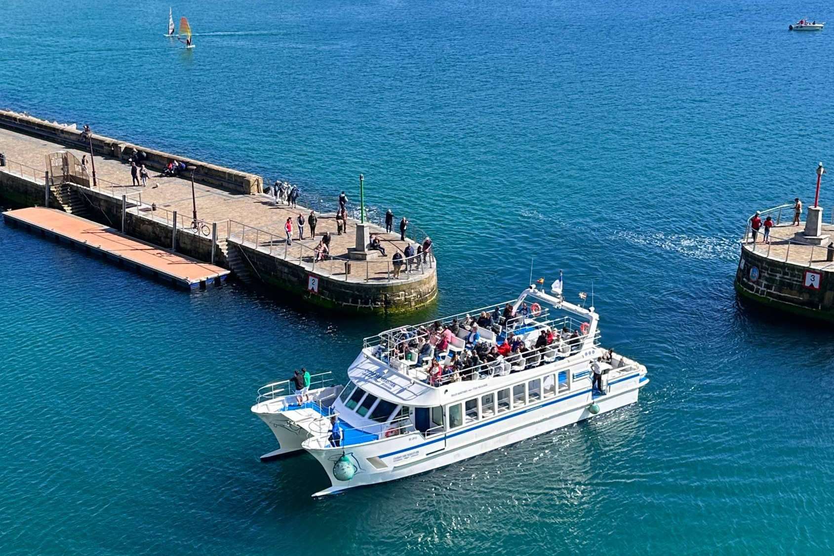 Ciudad San Sebastián, un paseo en barco por la bahía de la Concha inolvidable