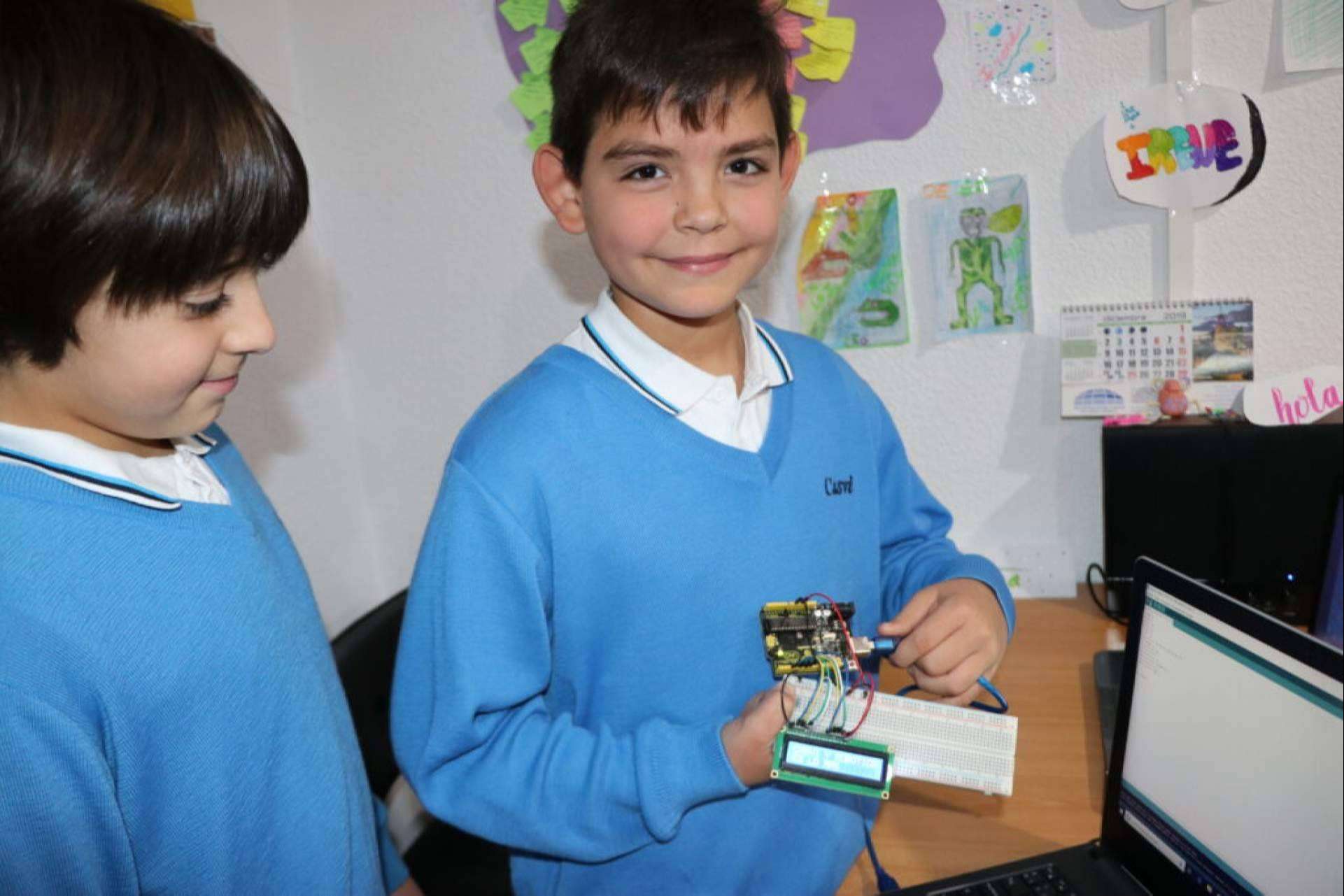 La importancia de la educación digital en familia para un futuro seguro de los hijos, por el Colegio Casvi