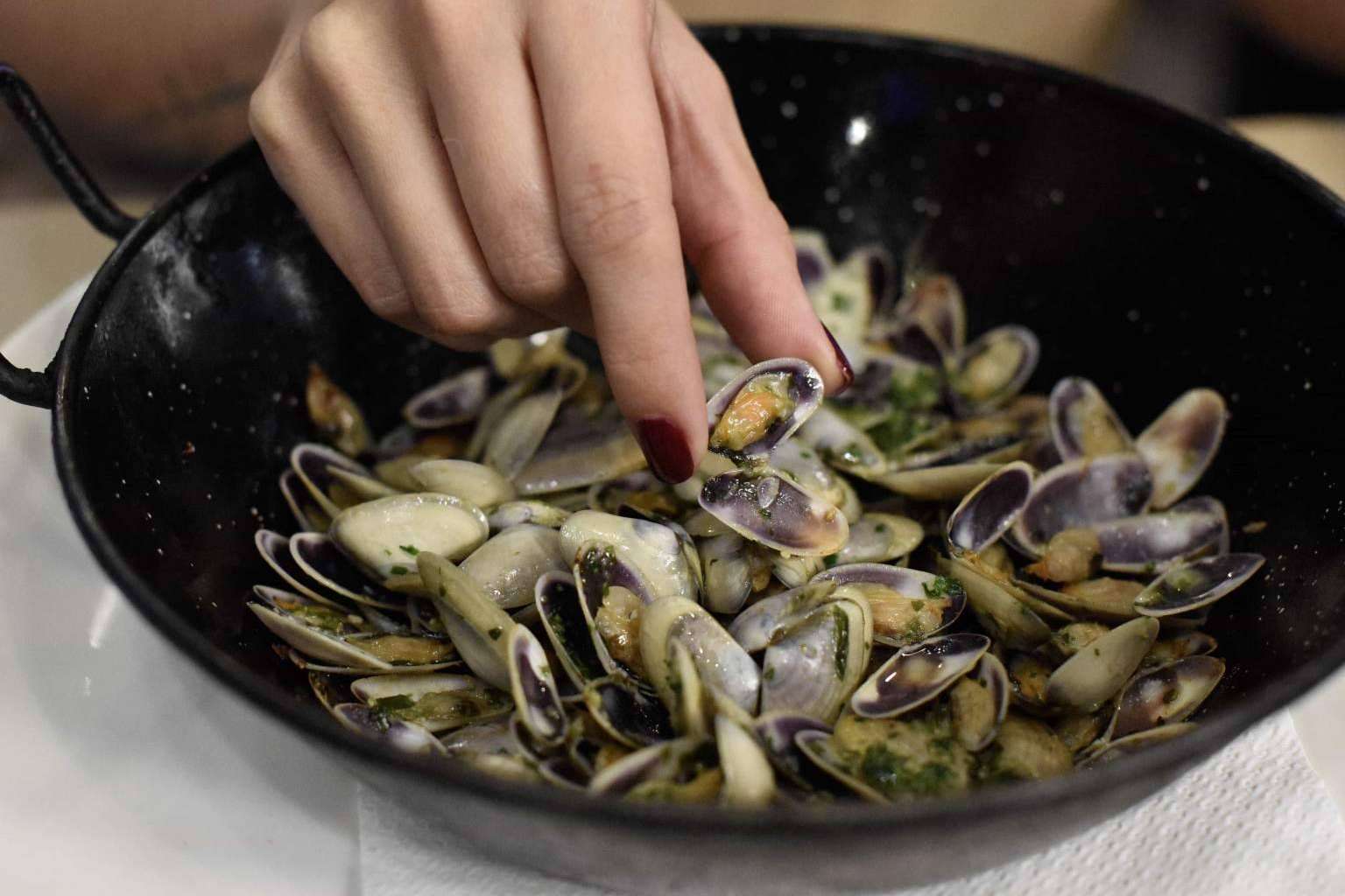 En Pasa Tapas terminan los calçots pero queda la brasa