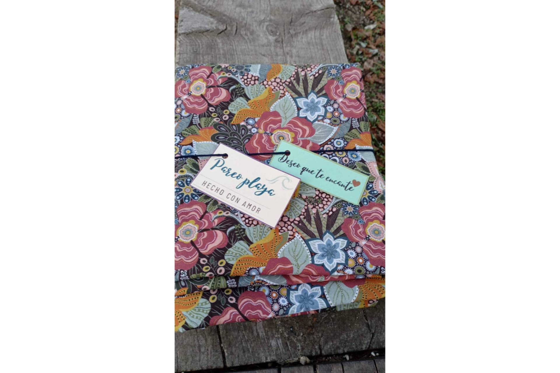 Pareos de playa como detalles de boda, una opción original y a medida que llega de la mano de Pareoplaya