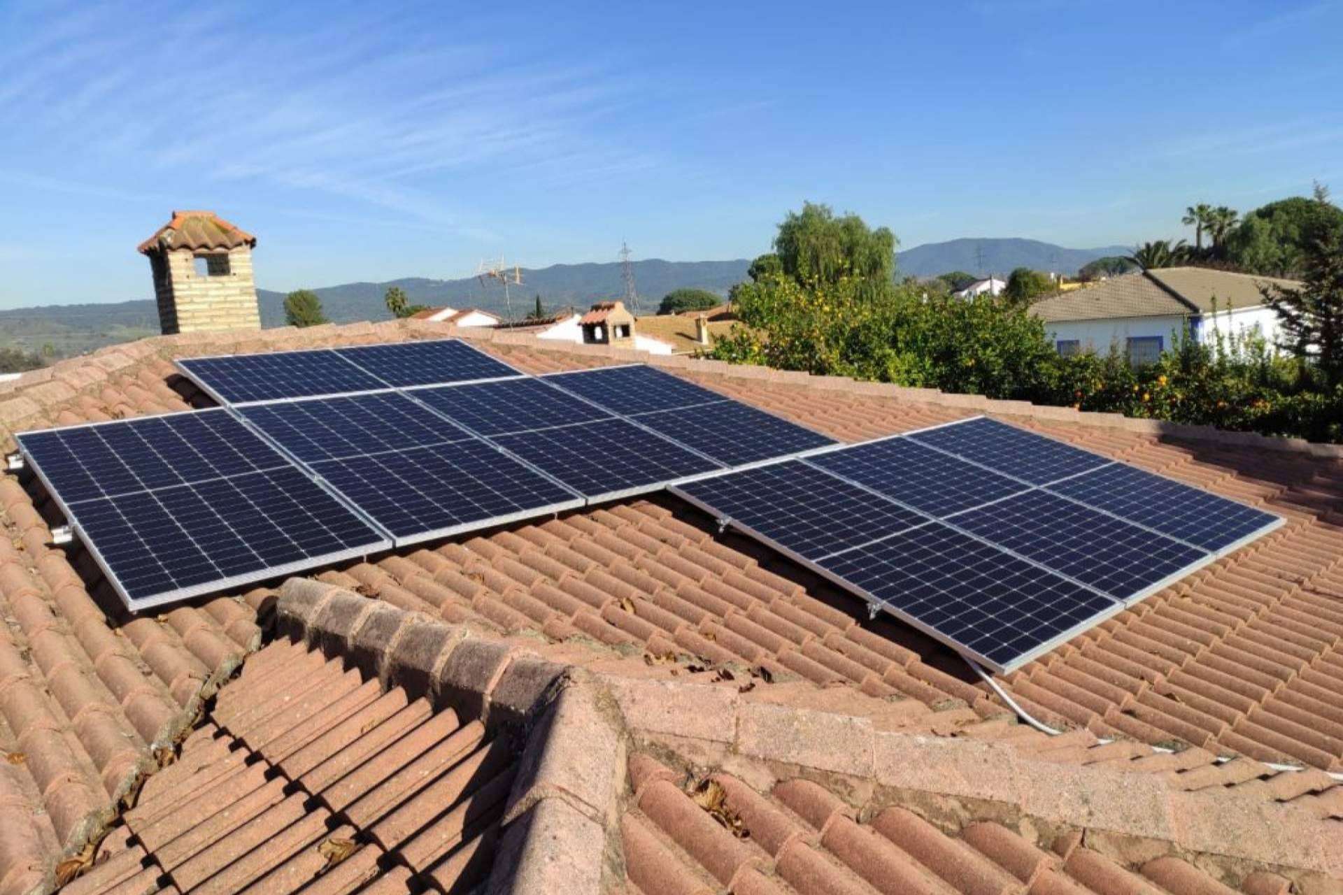 Las placas solares garantizan ahorro e independencia energética, por Electroenergy
