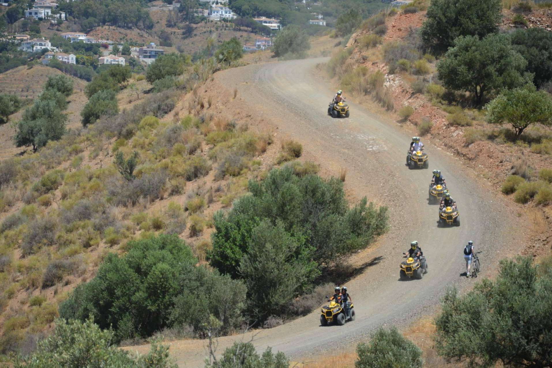 Recorrer la Sierra de Mijas en quads, una experiencia off-road que promete máxima diversión