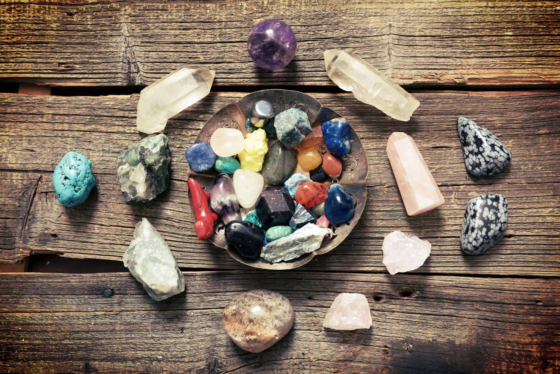 Cómo diferenciar piedras sintéticas de piedras semipreciosas auténticas