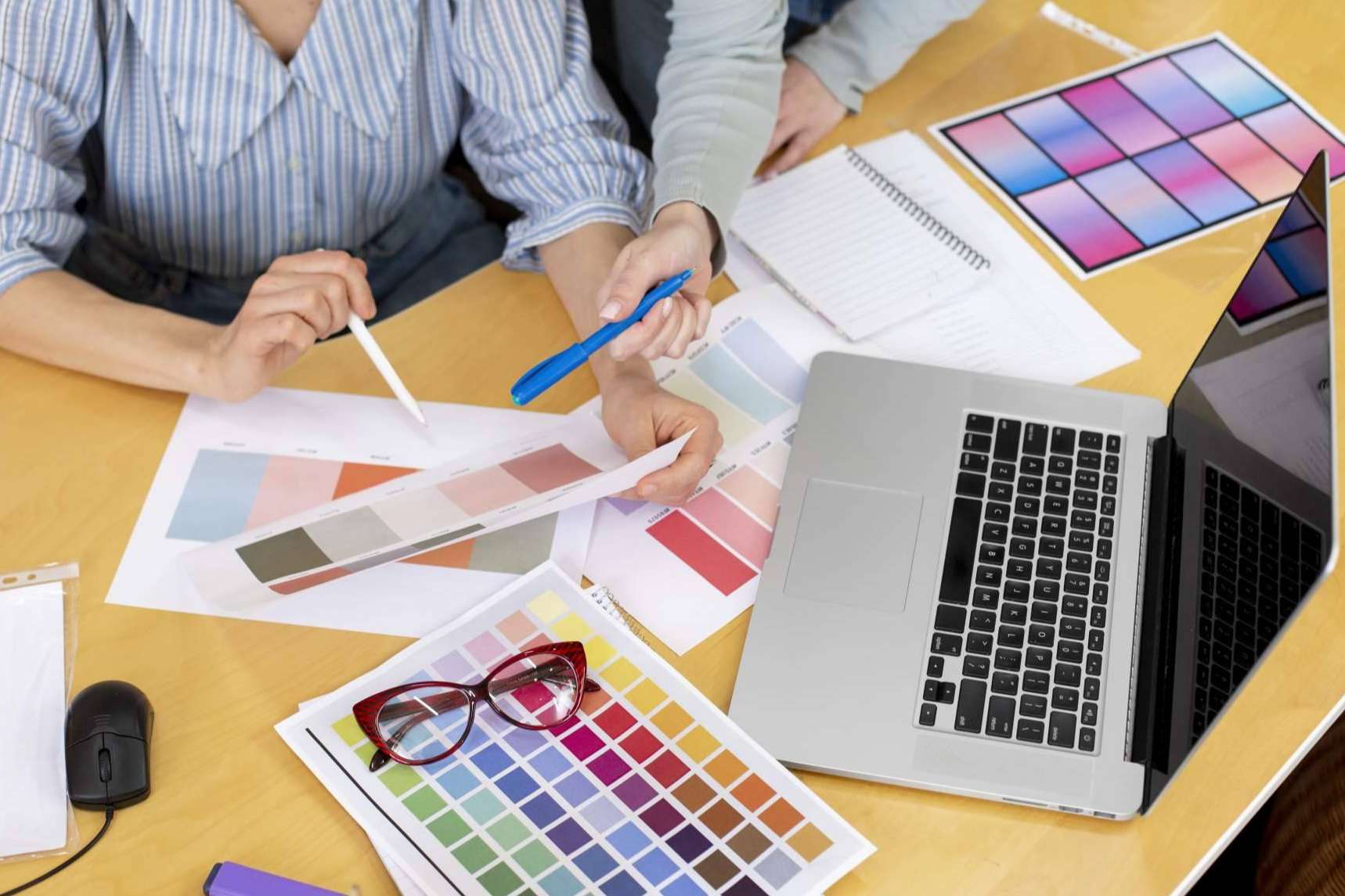 A2 colores destaca la importancia de un estudio de diseño a la hora de mejorar la imagen y las ventas de las pymes