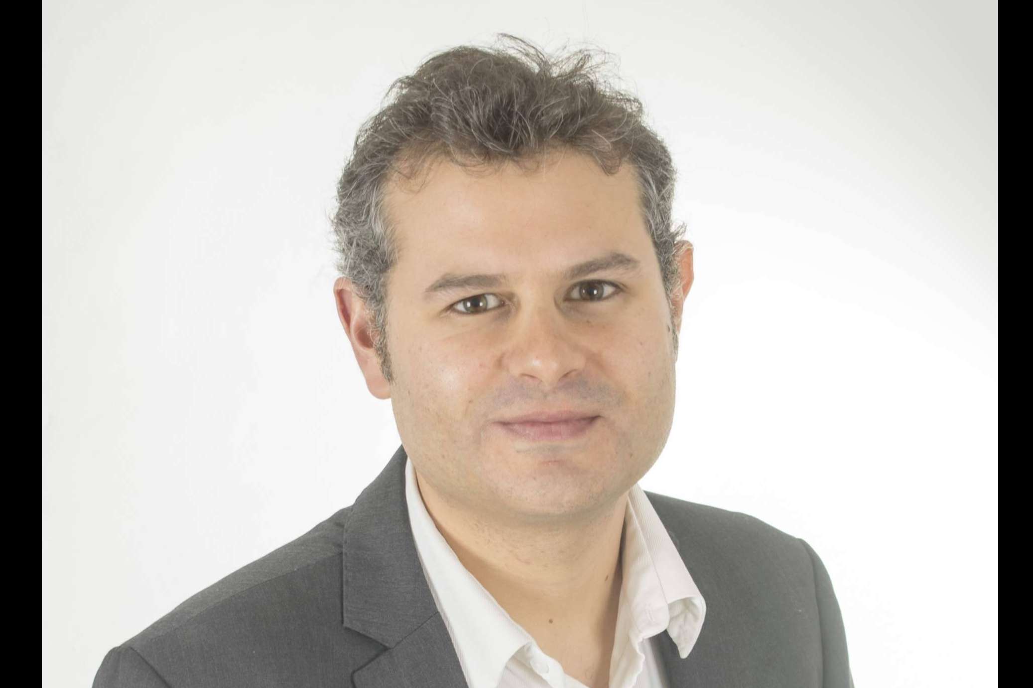 Rubén Camacho ofrece un enfoque fuera de lo convencional para cultivar la autoestima de forma estable y duradera