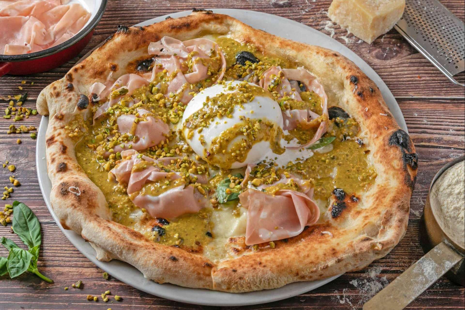 Barcelona se rinde a la pizza napolitana con la esencia de Spaccanapoli