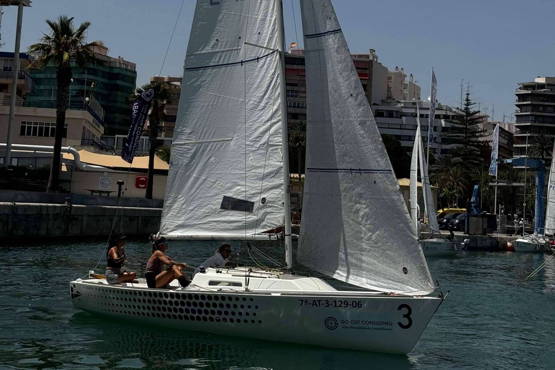 Go Out Consulting, con el deporte de vela femenino