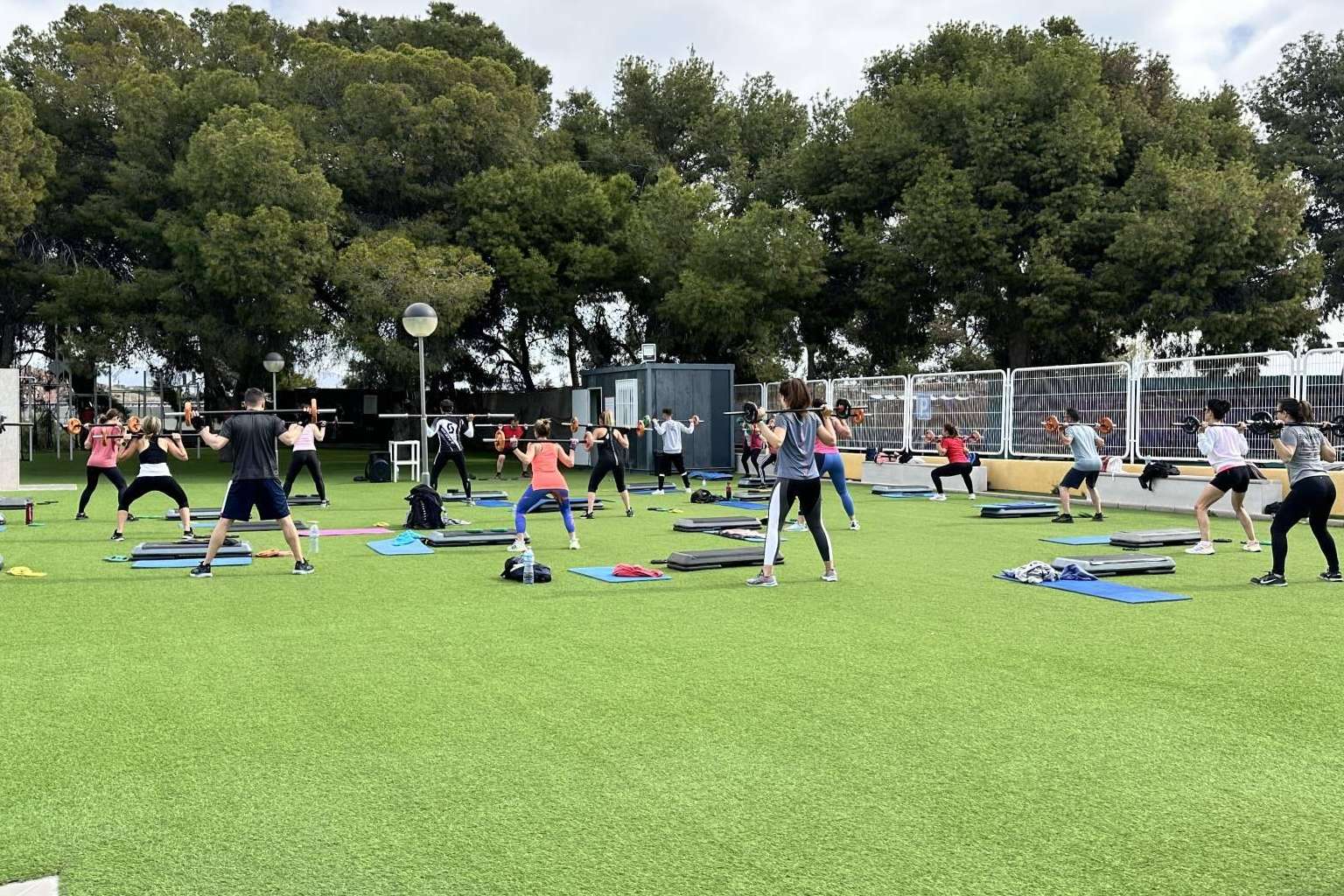 Clases dirigidas al aire libre en un entorno privilegiado