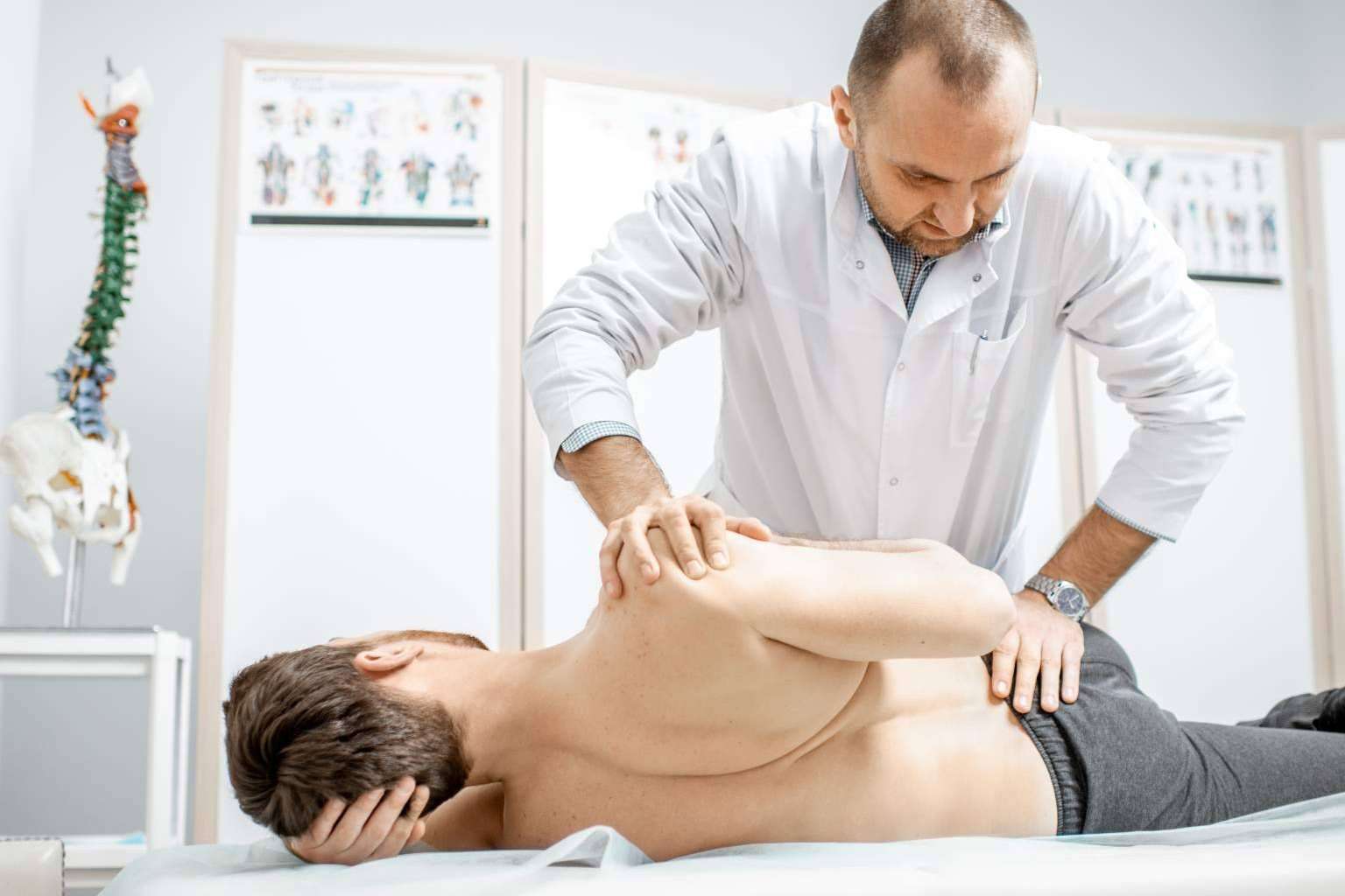La Escuela de Osteopatía de Madrid impulsa la formación en terapia manual osteopática y readaptación