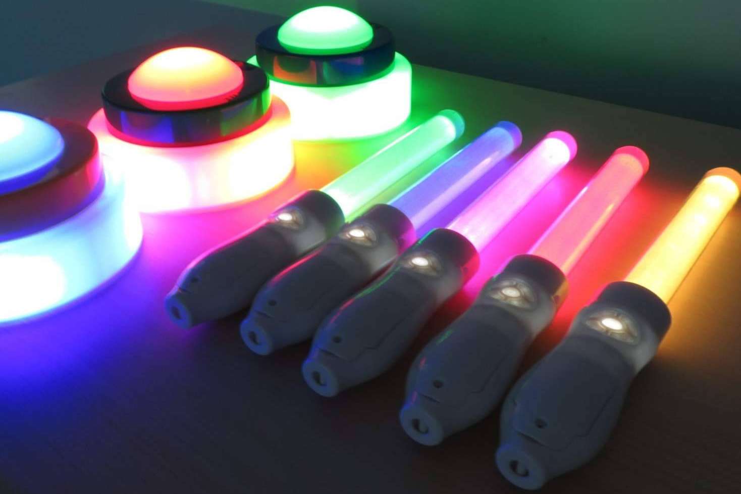 Palos de luz, una opción cada vez más popular en la gamificación de eventos corporativos y científicos