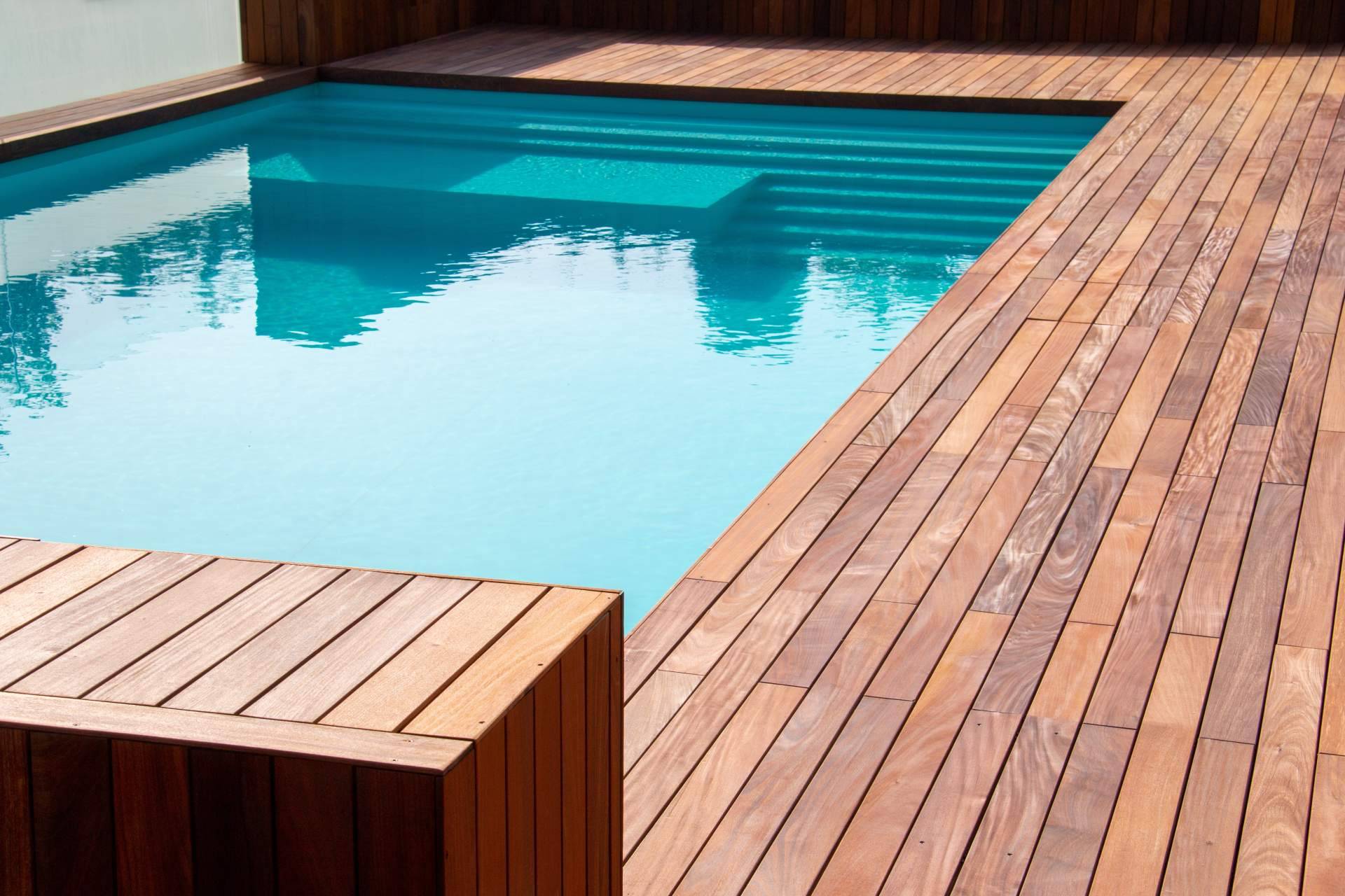El catálogo de Sacosa tiene todo lo necesario para la instalación, cuidado y mantenimiento de piscinas
