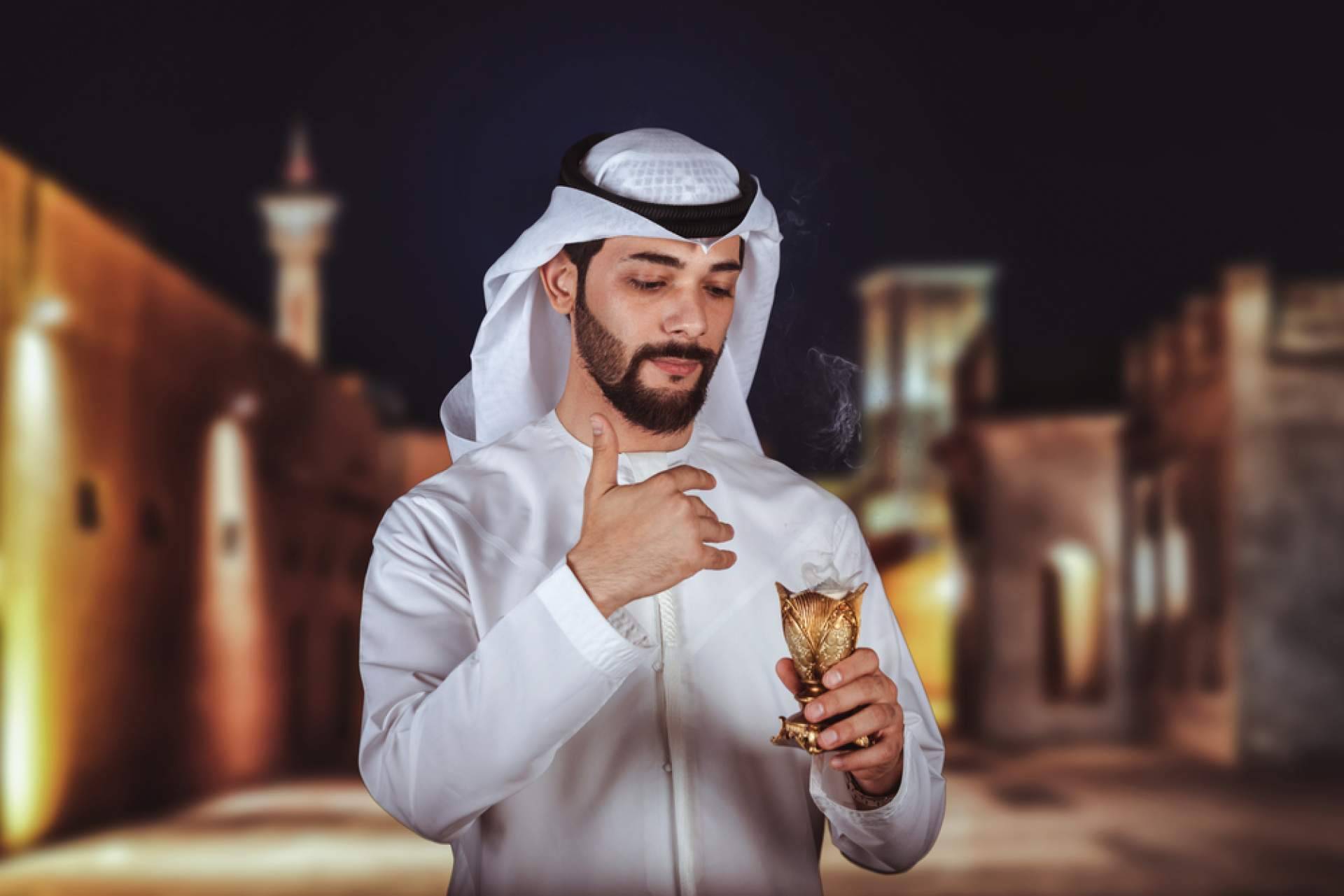 Tus Compras de Confianza lanza una colección de perfumes árabes de lujo con oud y rosa de Damasco