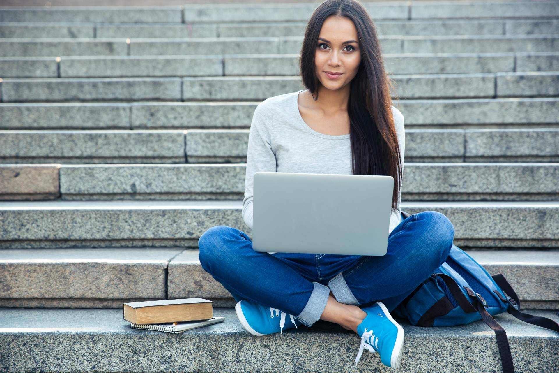 La combinación de másteres en logística y en IA empresarial de ENEB responden a los desafíos empresariales modernos