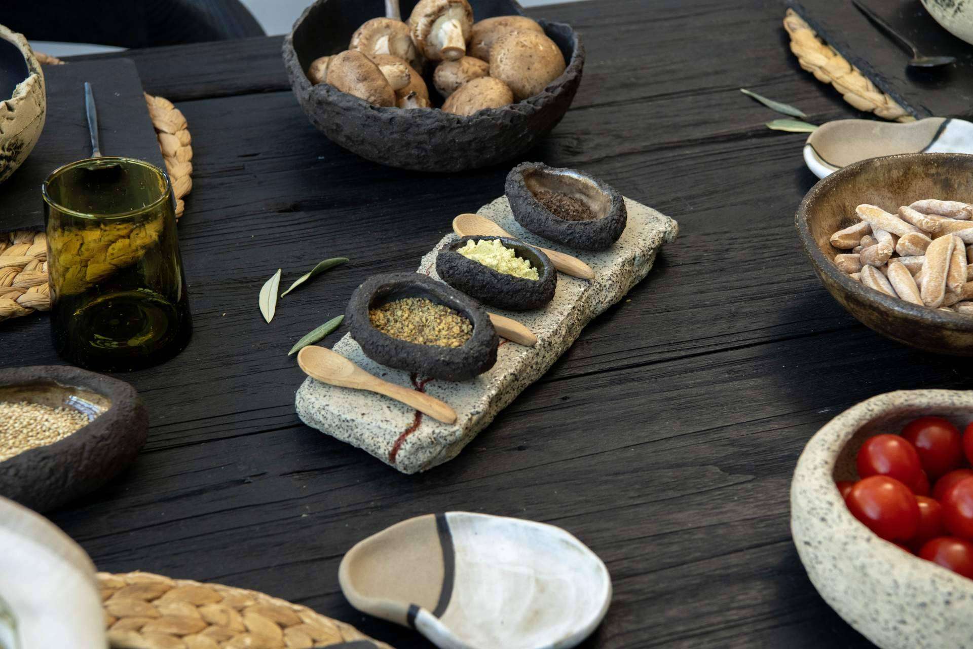 Renye, taller de cerámica artesanal creativa y original para transformar una mesa