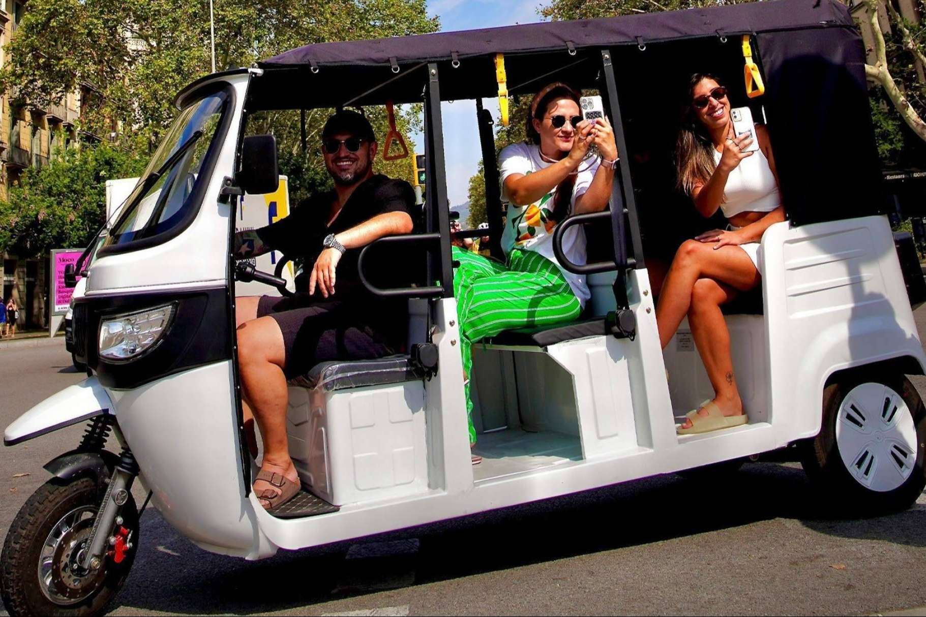 La movilidad sostenible en España; el atractivo creciente de los tuk tuks eléctricos