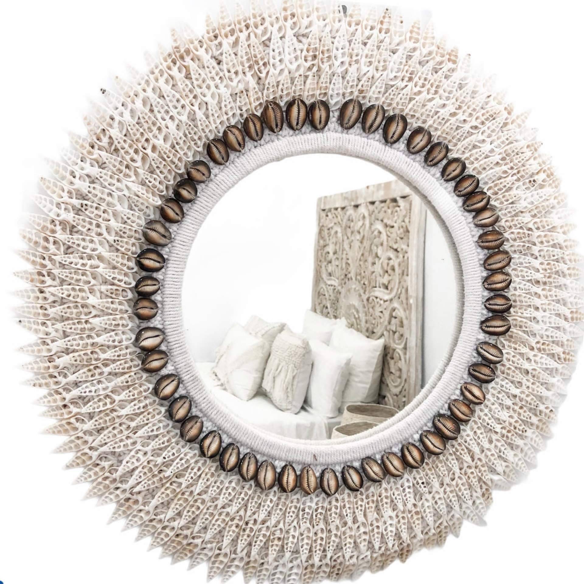 Bali Jewels presenta su colección de espejos de plumas para una decoración natural y artesanal