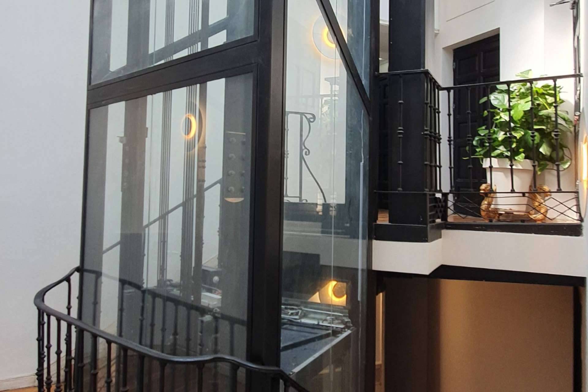 Disel Studio, una referencia en ascensores hidráulicos para comunidades en Madrid