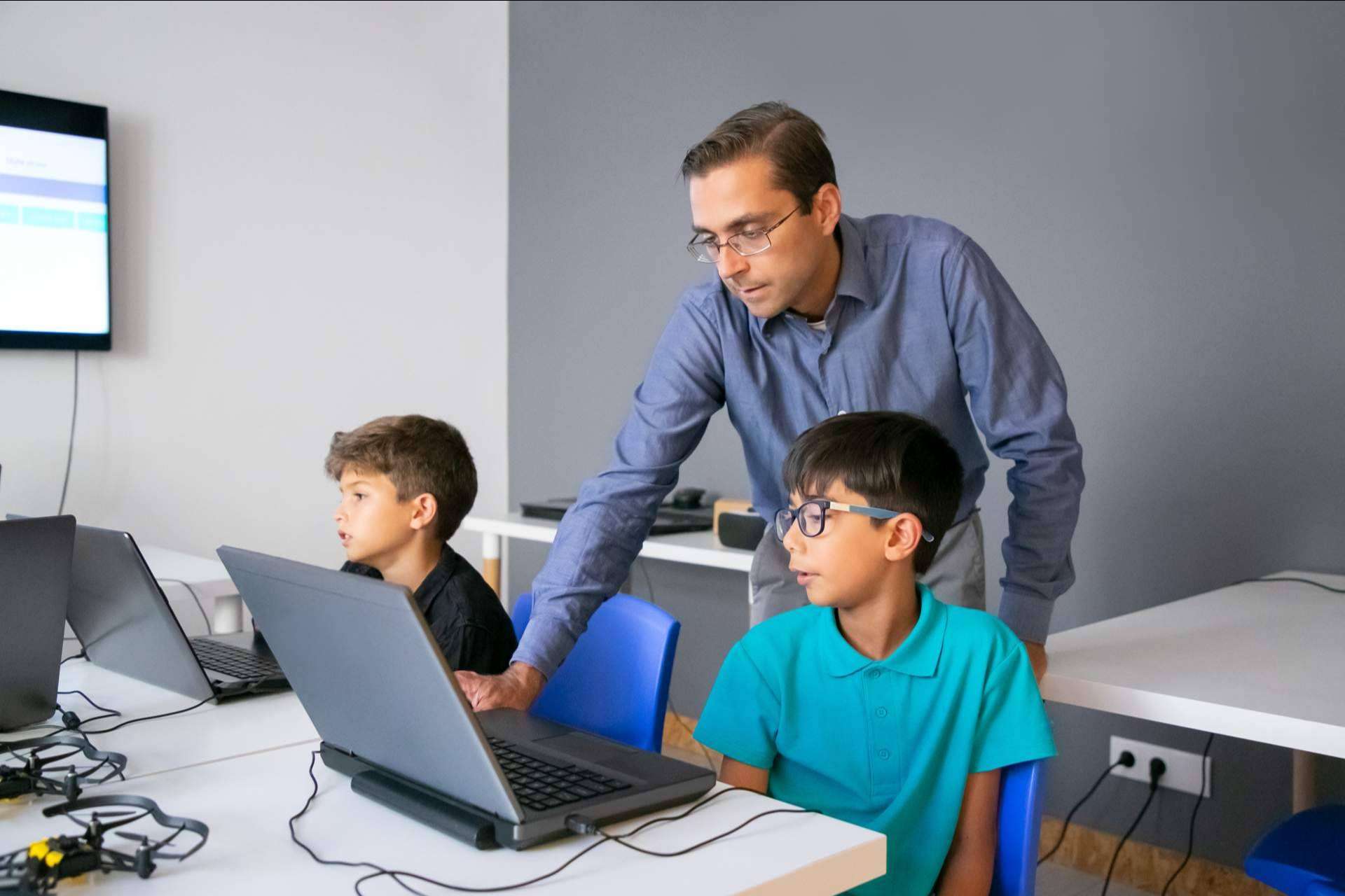 La formación en inteligencia artificial como clave para el futuro del profesorado y alumnado