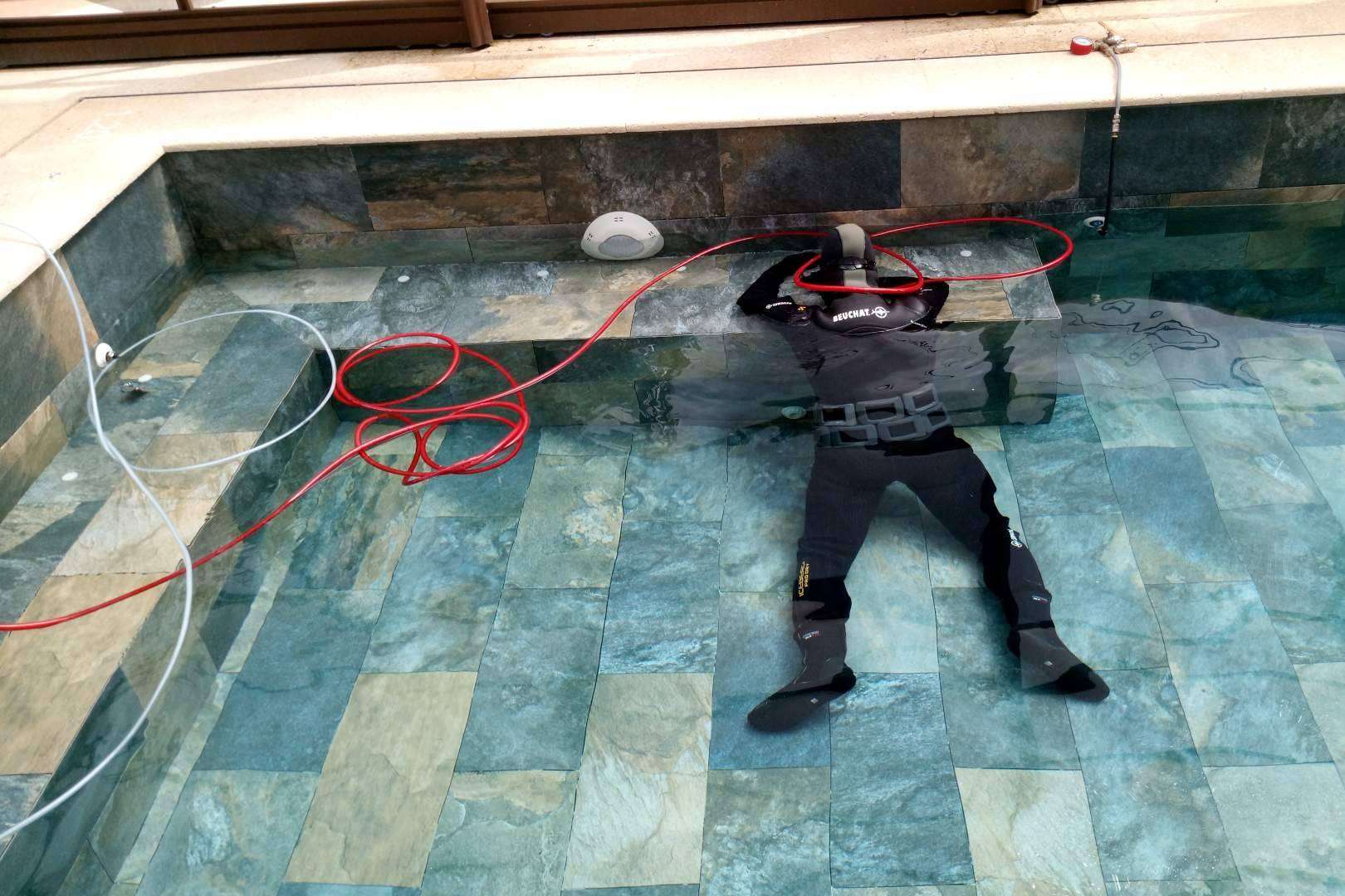 Soluciones tecnológicas para localizar fugas de agua en piscinas sin necesidad de obras